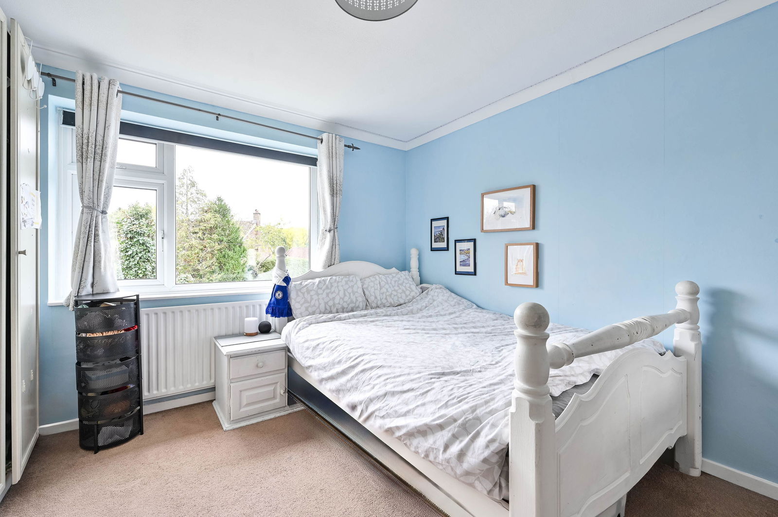 3 bed semi-detached house for sale in Longmeadow, Leatherhead  - Property Image 14