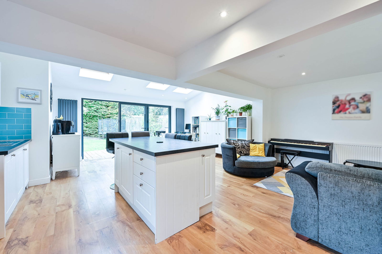 3 bed semi-detached house for sale in Longmeadow, Leatherhead  - Property Image 5