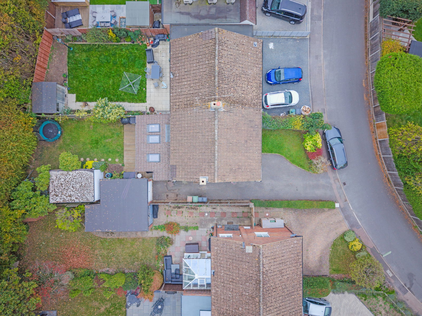 3 bed semi-detached house for sale in Longmeadow, Leatherhead  - Property Image 16