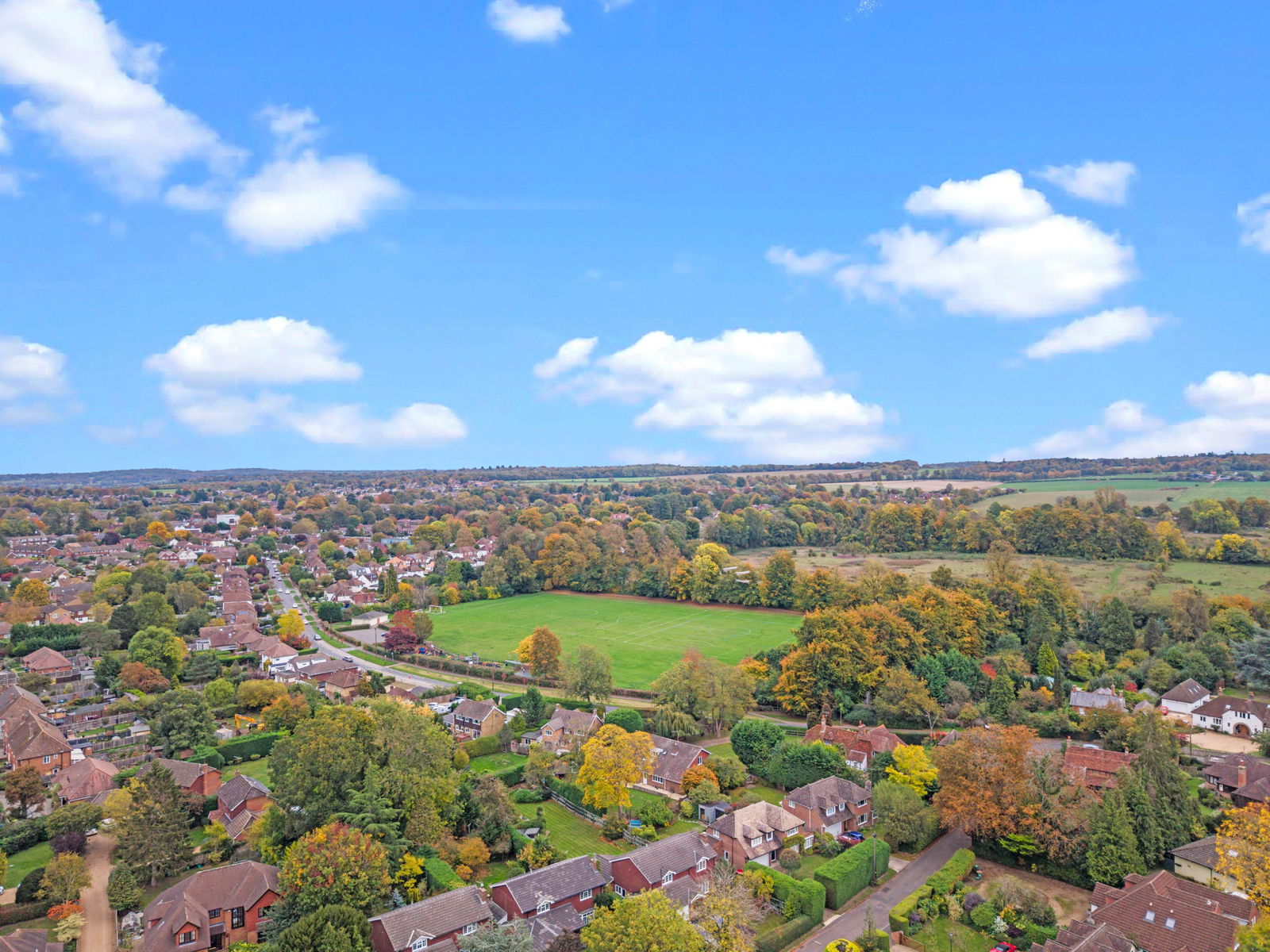 3 bed semi-detached house for sale in Longmeadow, Leatherhead  - Property Image 17