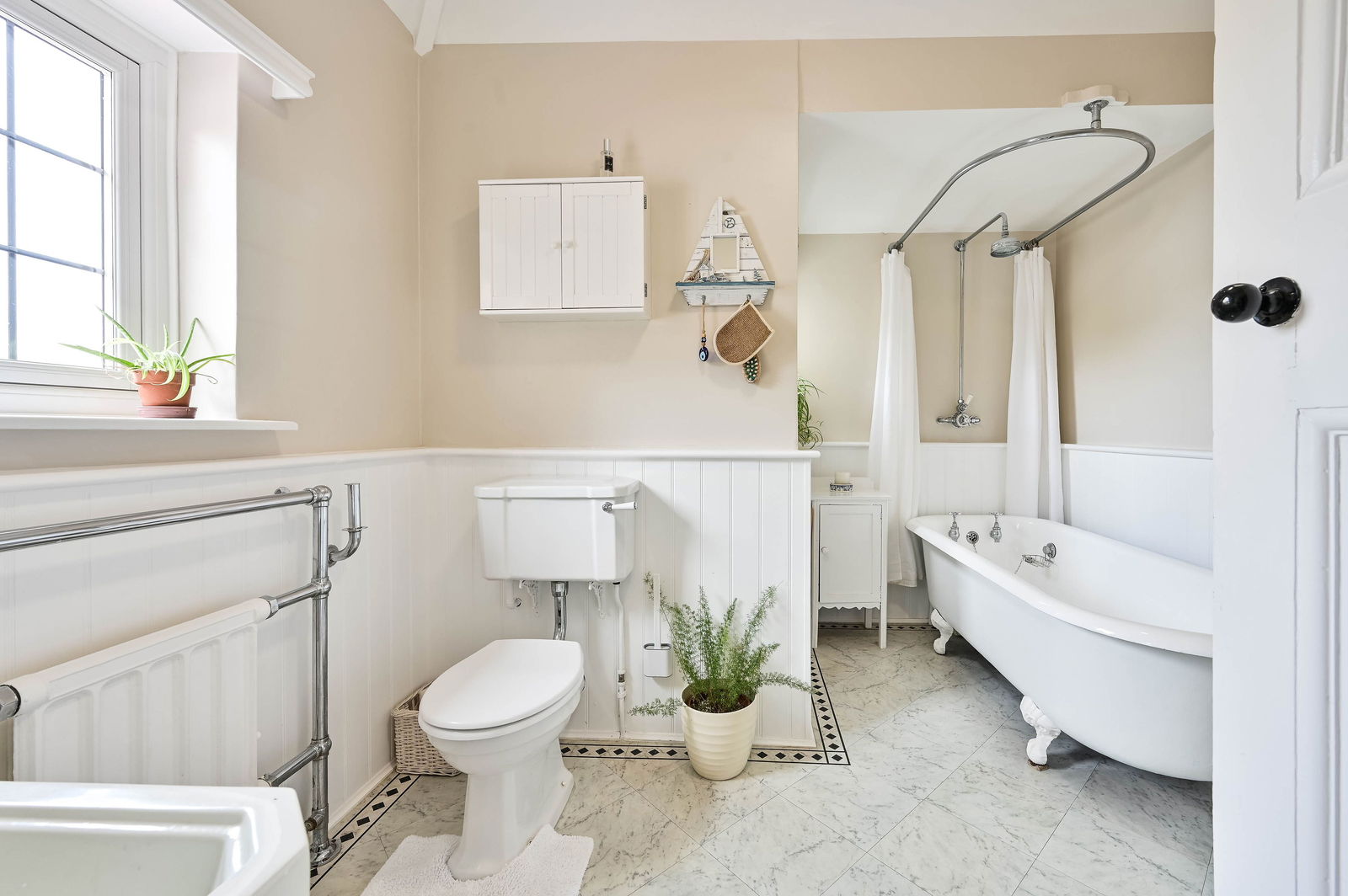 4 bed detached house for sale in Lower Road, Effingham 22