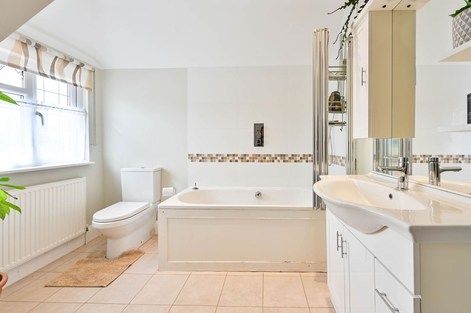 4 bed detached house for sale in Lower Road, Effingham 25