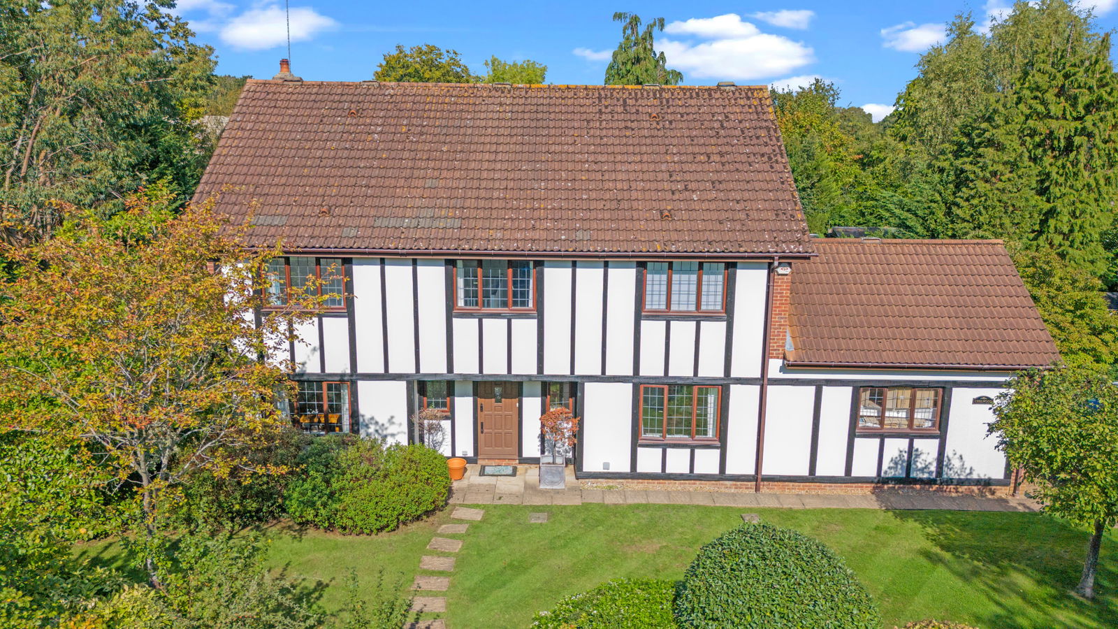 5 bed detached house for sale in Heathway, Leatherhead 35