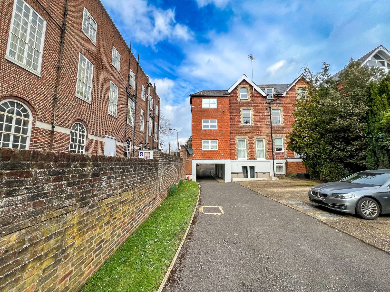 1 bed flat to rent in Station Road, Leatherhead, KT22  - Property Image 3