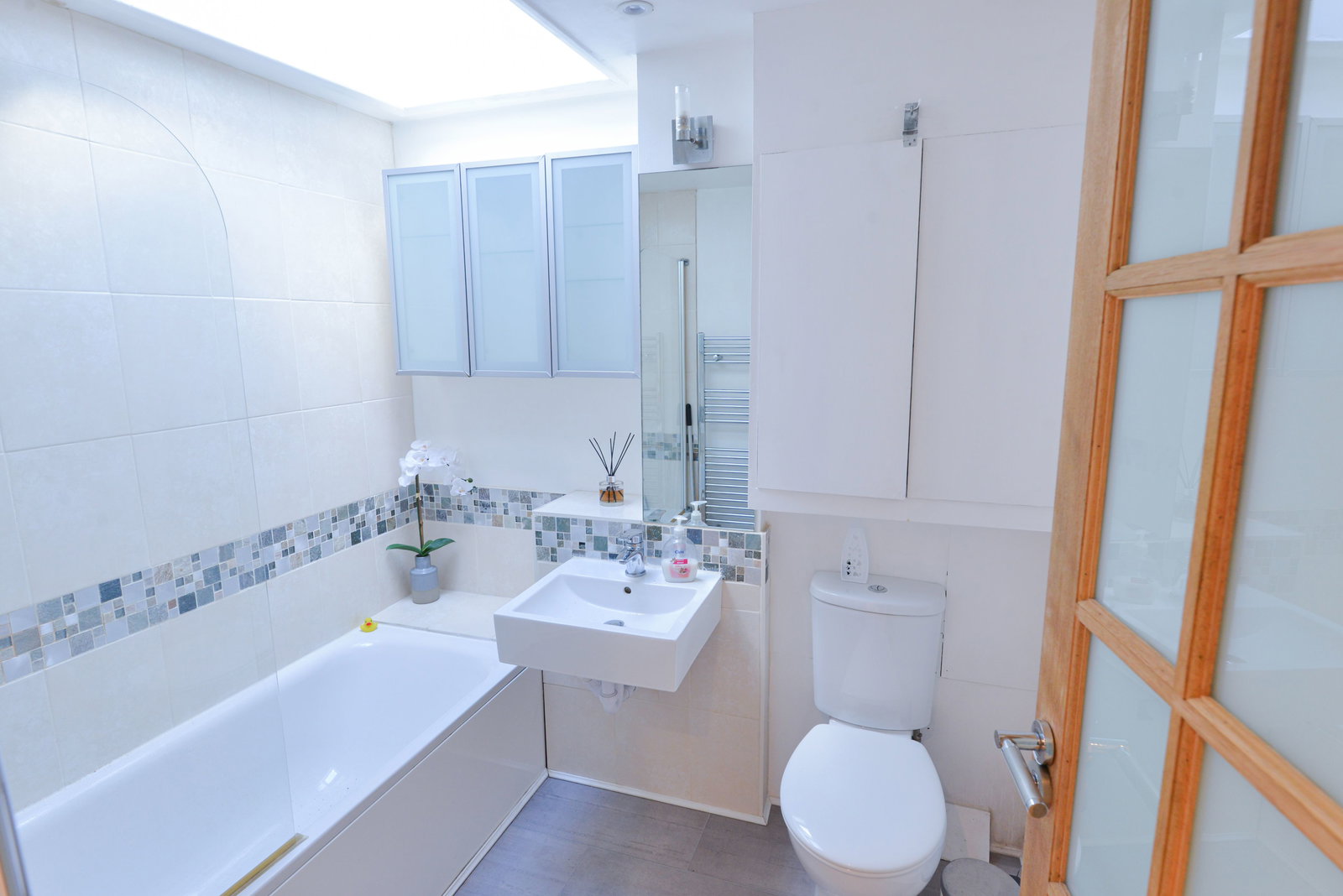 1 bed flat to rent in Station Road, Leatherhead, KT22  - Property Image 2