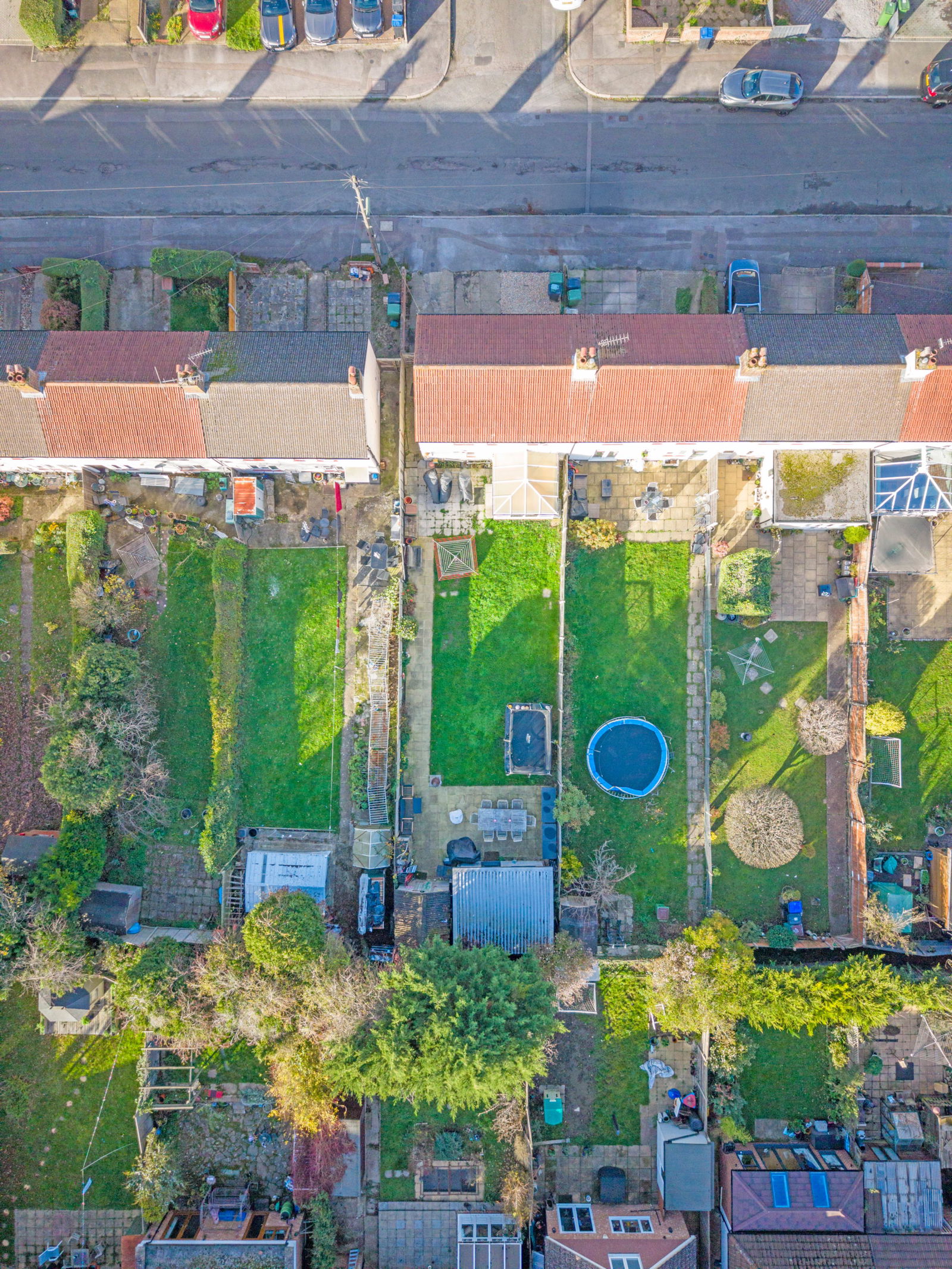 3 bed end of terrace house for sale in Woodbridge Avenue, Leatherhead, KT22  - Property Image 2