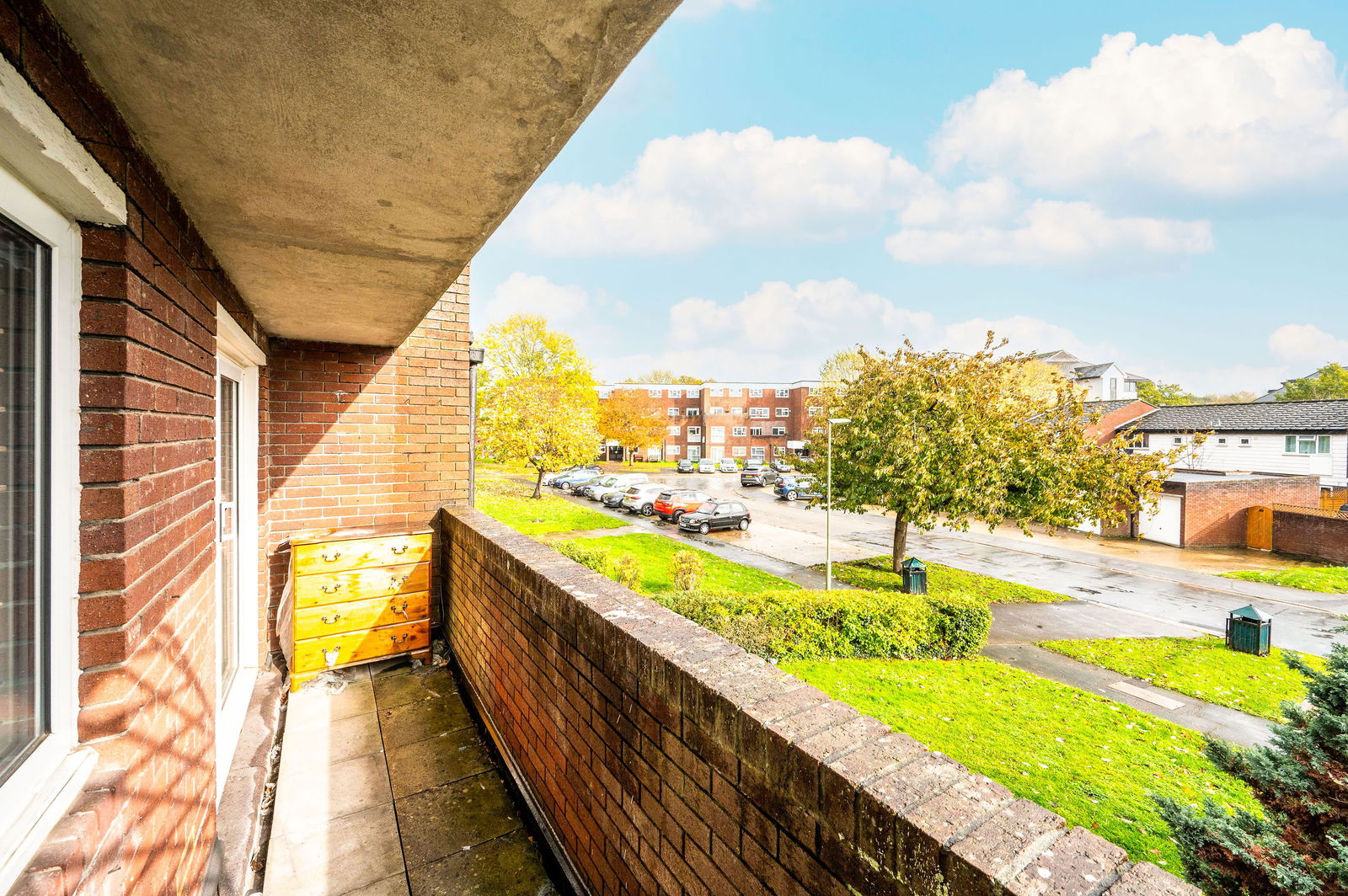2 bed duplex for sale in Hazelmere Close, Leatherhead, KT22  - Property Image 3