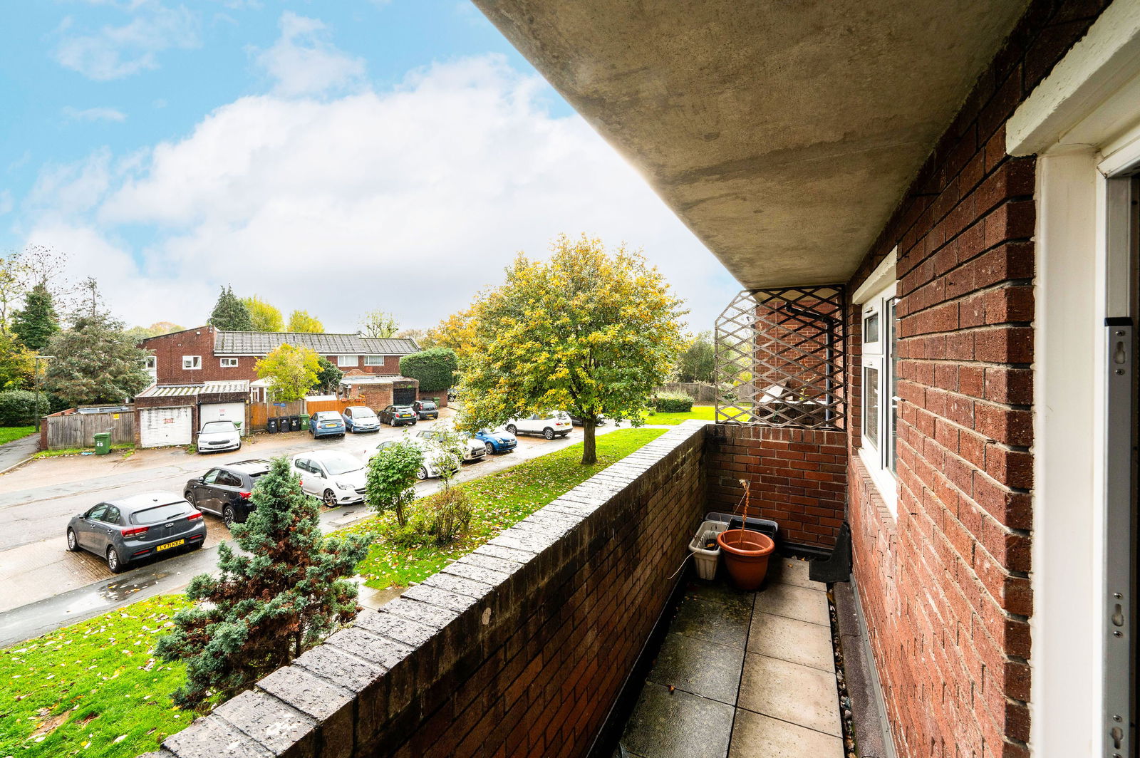 2 bed duplex for sale in Hazelmere Close, Leatherhead, KT22  - Property Image 4