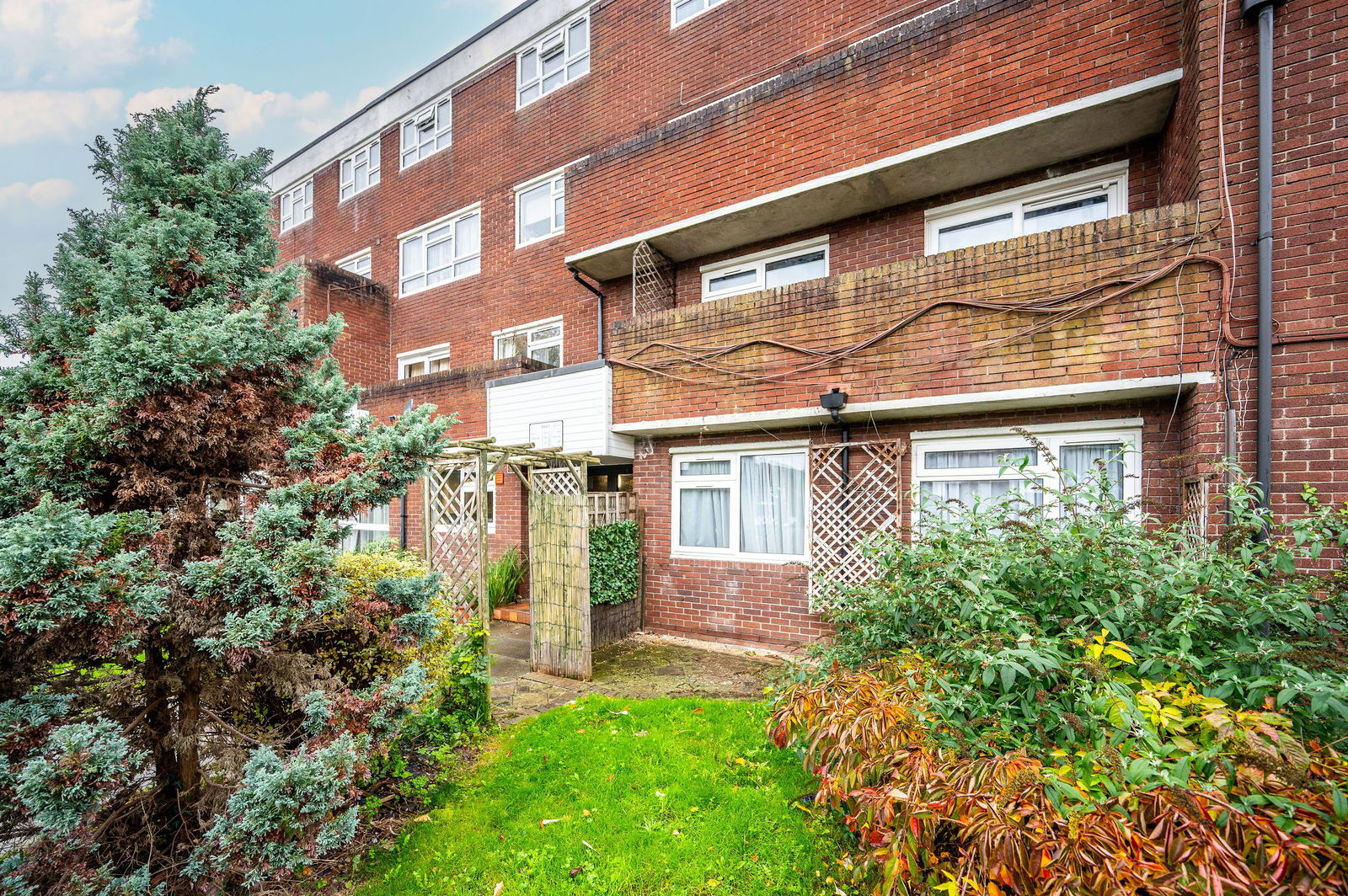 2 bed duplex for sale in Hazelmere Close, Leatherhead, KT22  - Property Image 11