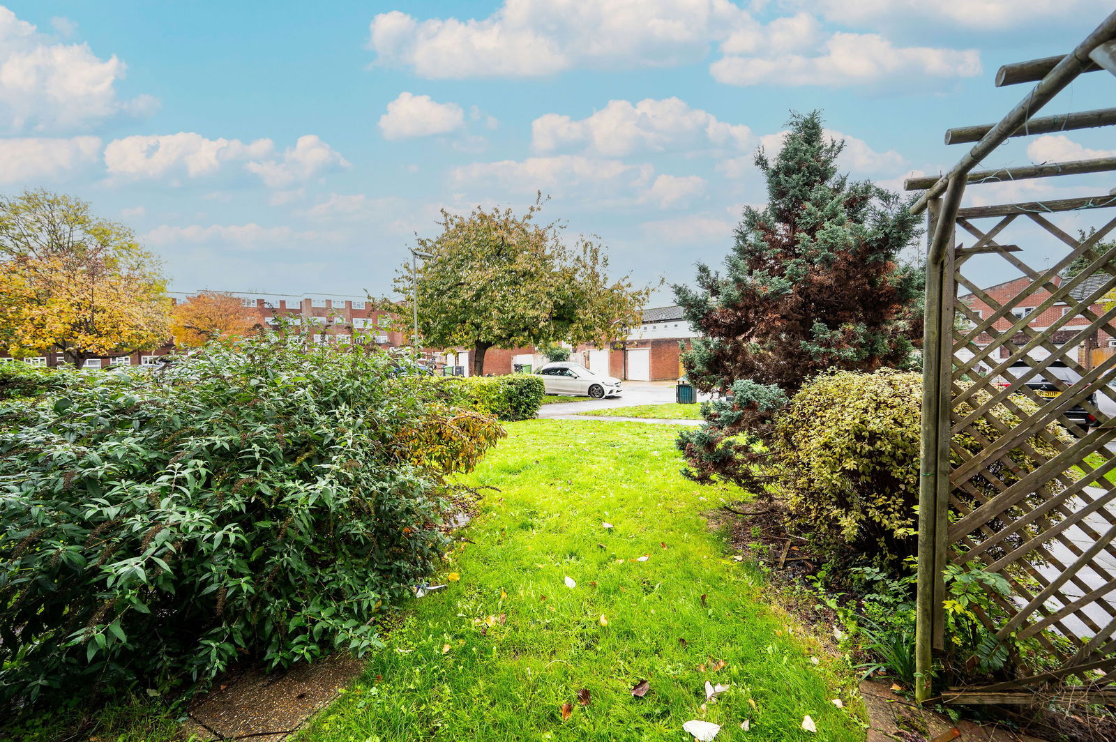 2 bed duplex for sale in Hazelmere Close, Leatherhead, KT22  - Property Image 12