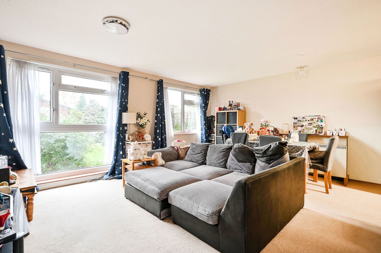 2 bed duplex for sale in Hazelmere Close, Leatherhead, KT22  - Property Image 2