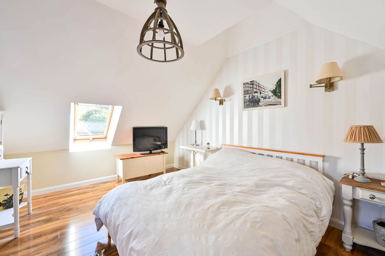 3 bed link detached house for sale in Summersbury Drive, Guildford, GU4  - Property Image 29