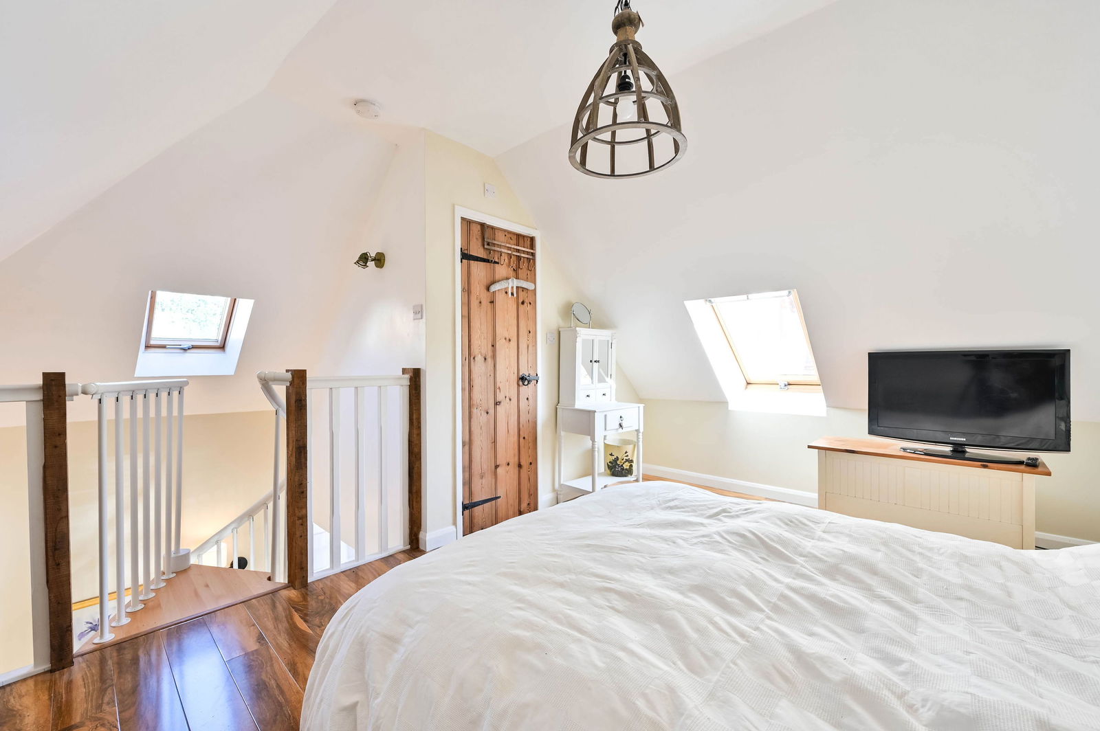 3 bed link detached house for sale in Summersbury Drive, Guildford, GU4  - Property Image 30