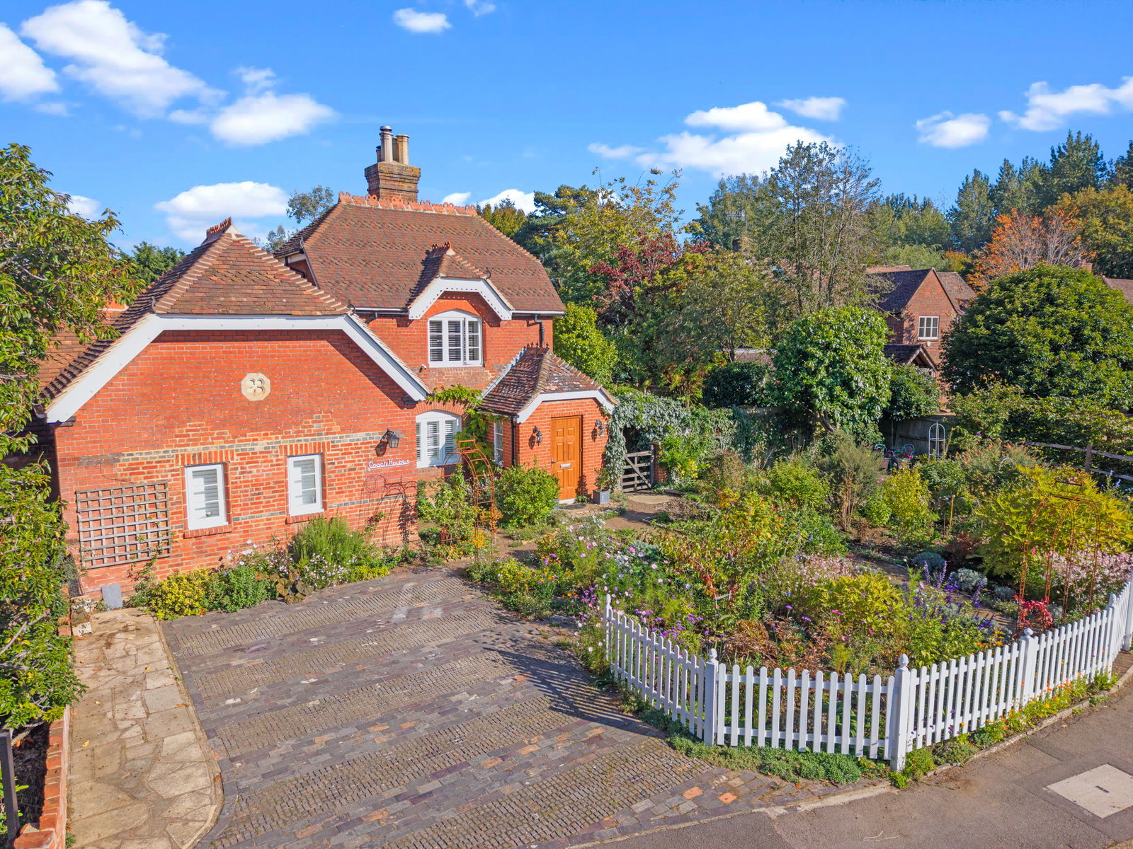 3 bed link detached house for sale in Summersbury Drive, Guildford, GU4  - Property Image 33