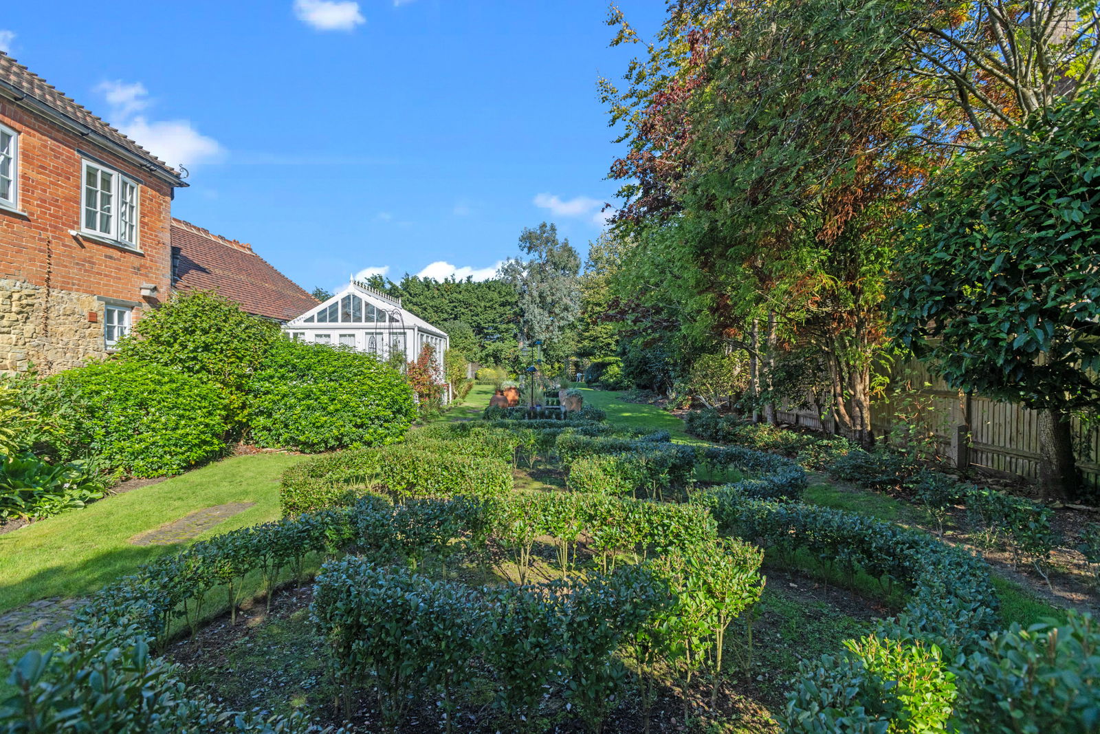 3 bed link detached house for sale in Summersbury Drive, Guildford, GU4  - Property Image 6