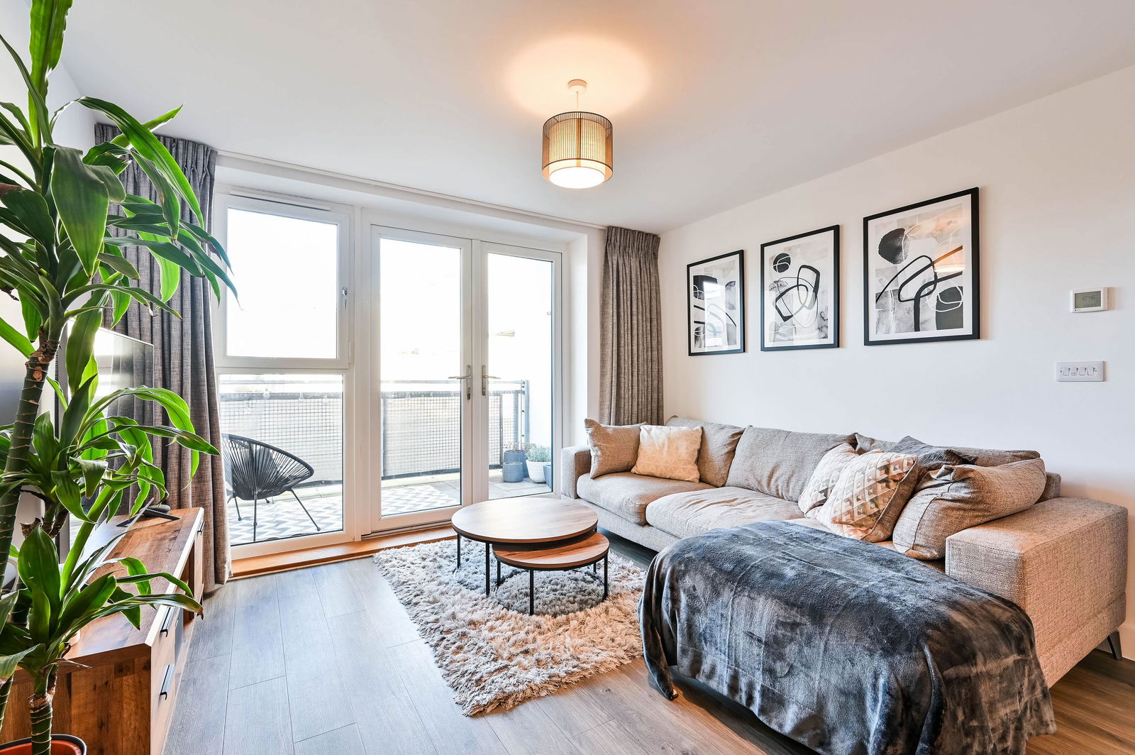 1 bed flat for sale in Mole Road, Hersham, KT12  - Property Image 2