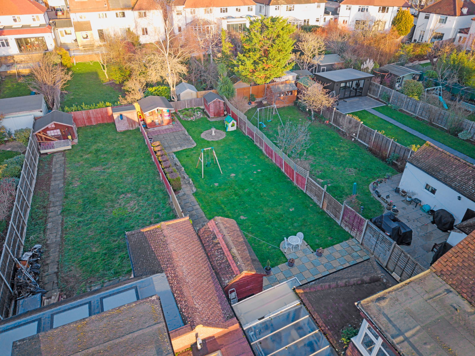 4 bed semi-detached house for sale in Briarwood Road, Epsom  - Property Image 10