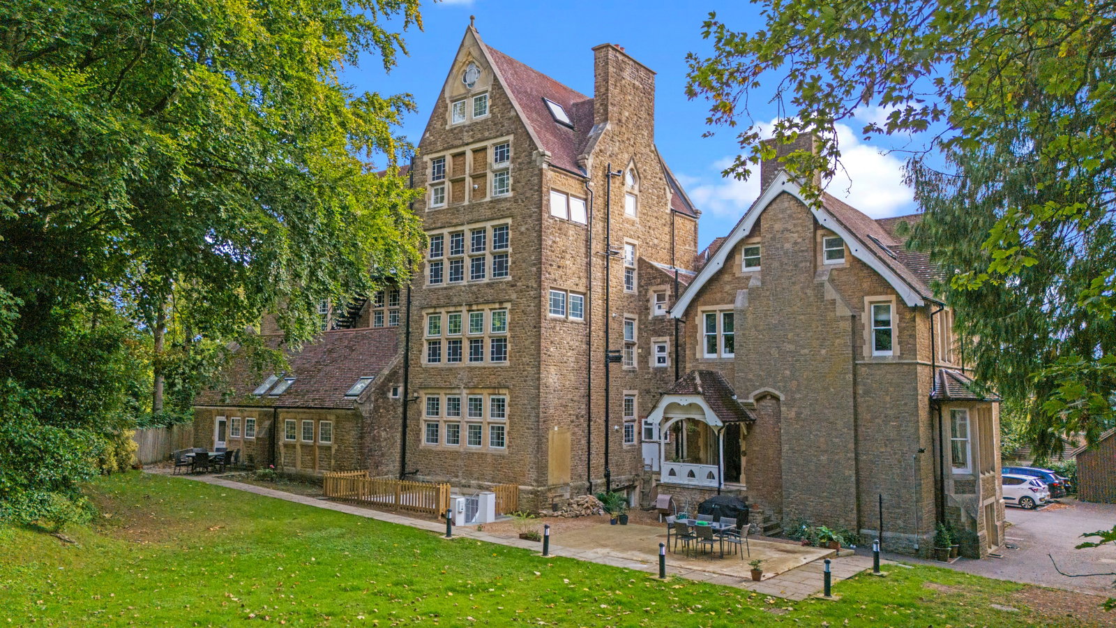 2 bed apartment for sale in Filmer Grove, Godalming, GU7 3AB - Property Image 1