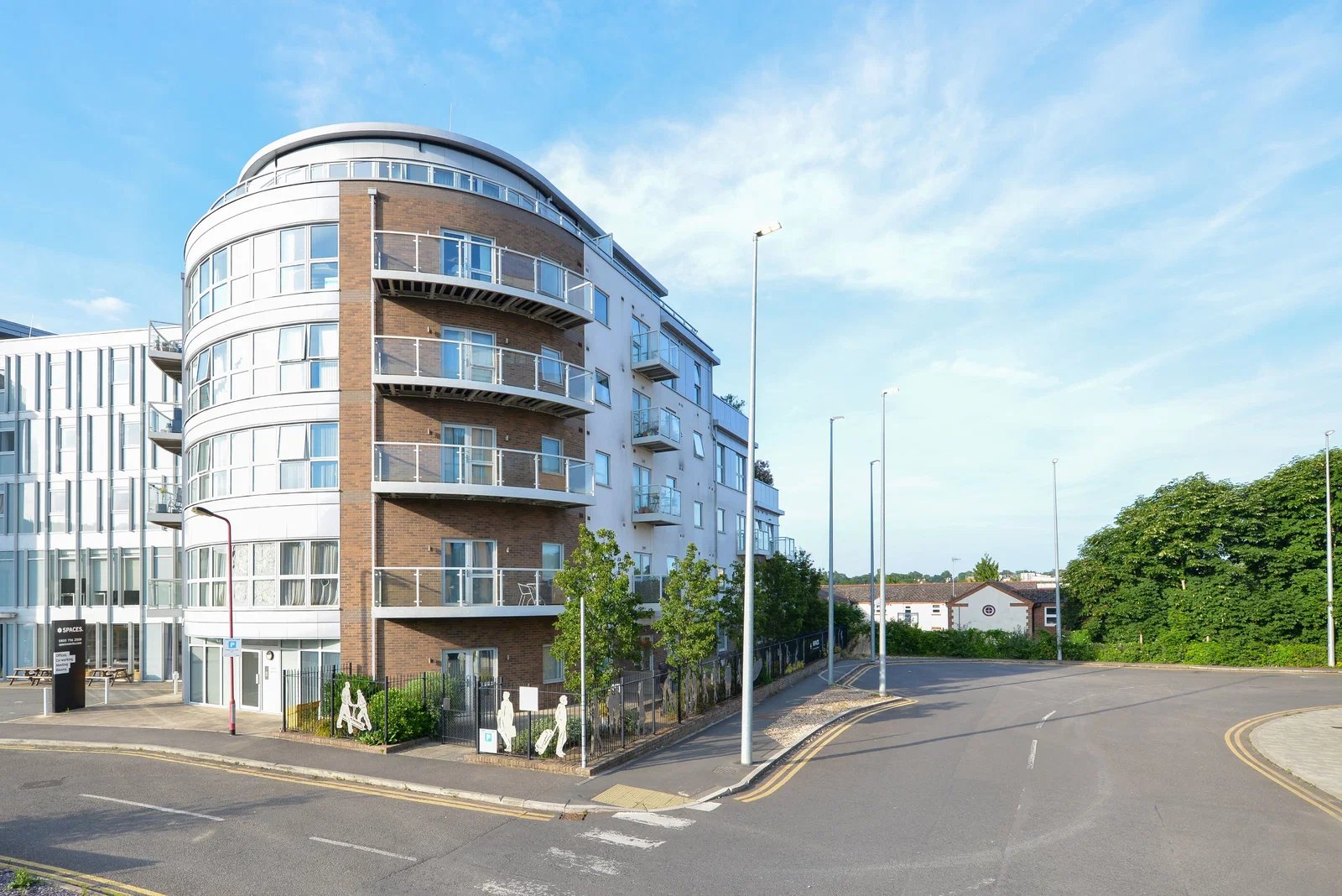 2 bed flat to rent in Station View, Guildford, GU1