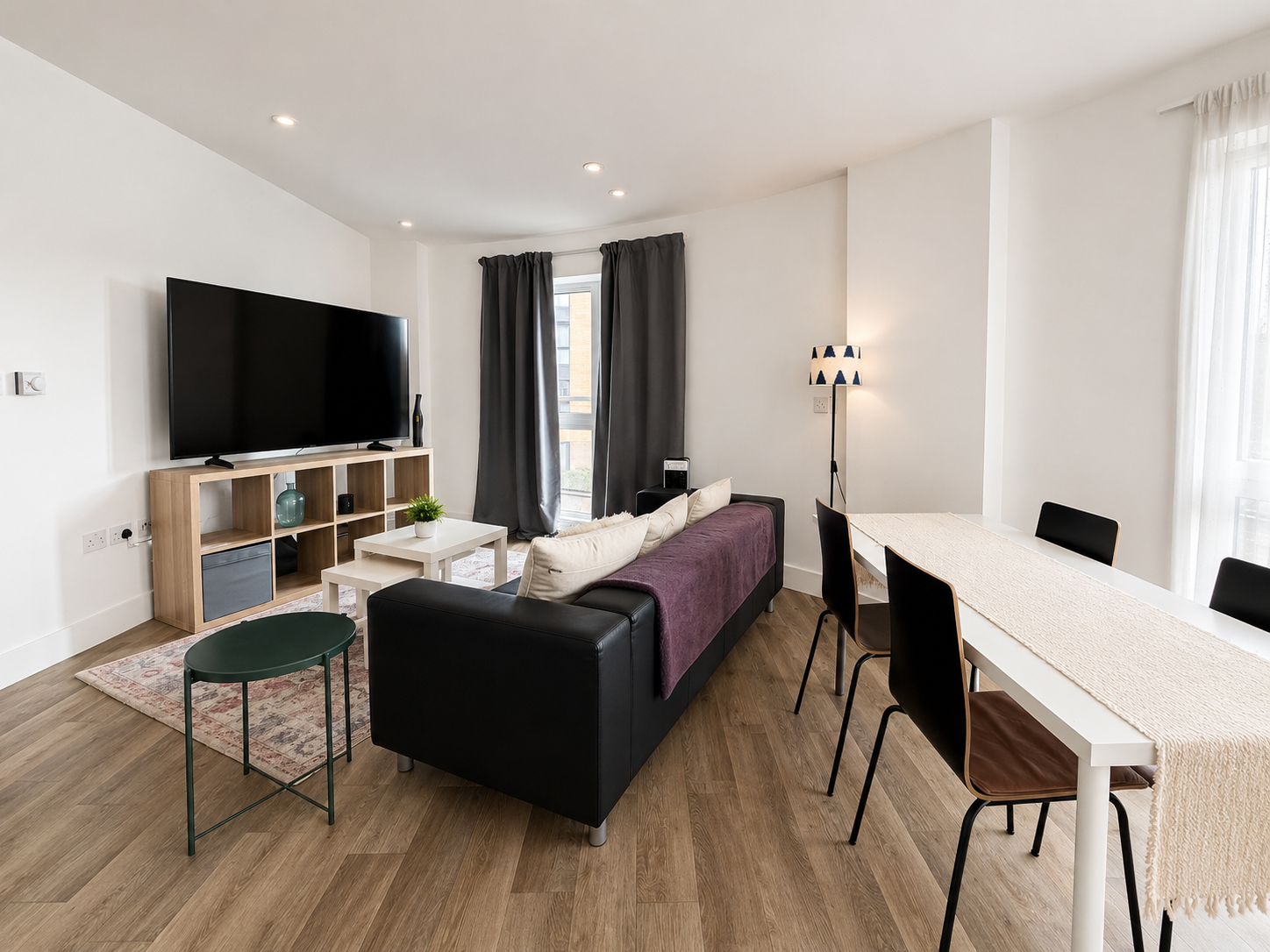 2 bed flat to rent in Station View, Guildford, GU1