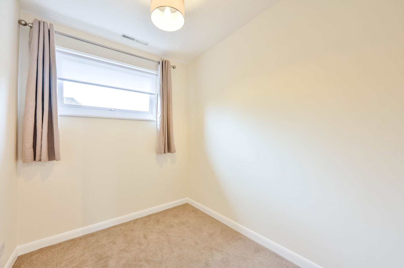 3 bed end of terrace house to rent in Choir Green, Knaphill, Woking, GU21  - Property Image 11