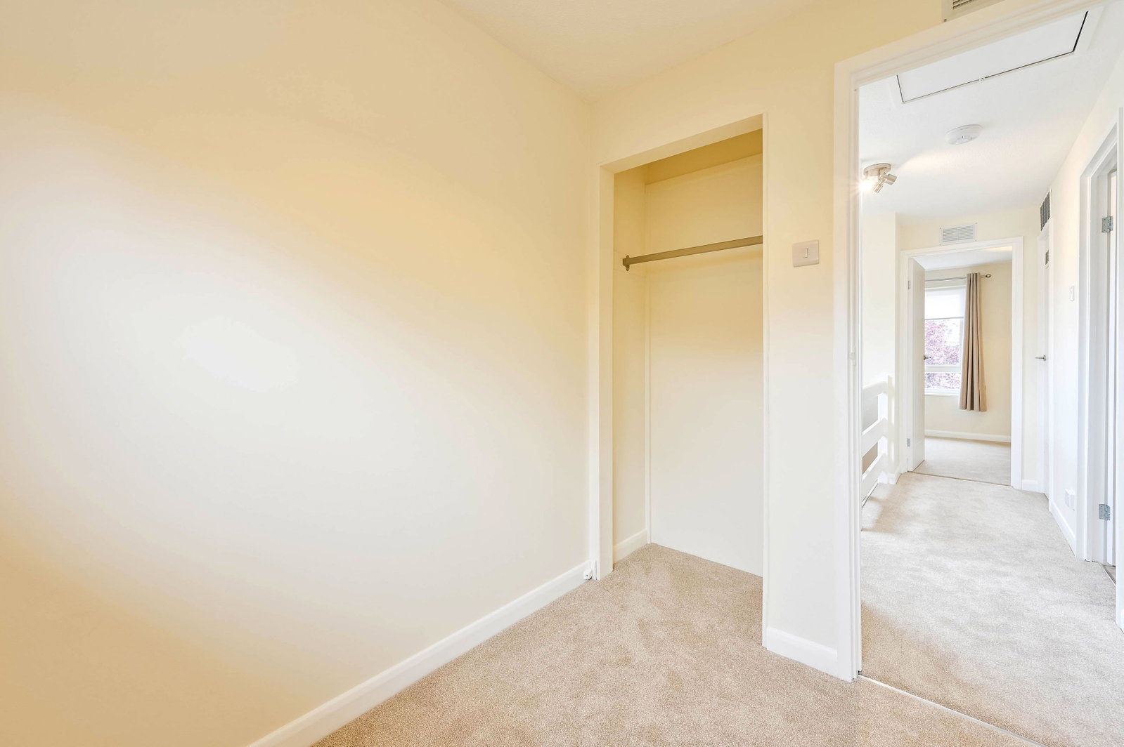 3 bed end of terrace house to rent in Choir Green, Knaphill, Woking, GU21  - Property Image 12