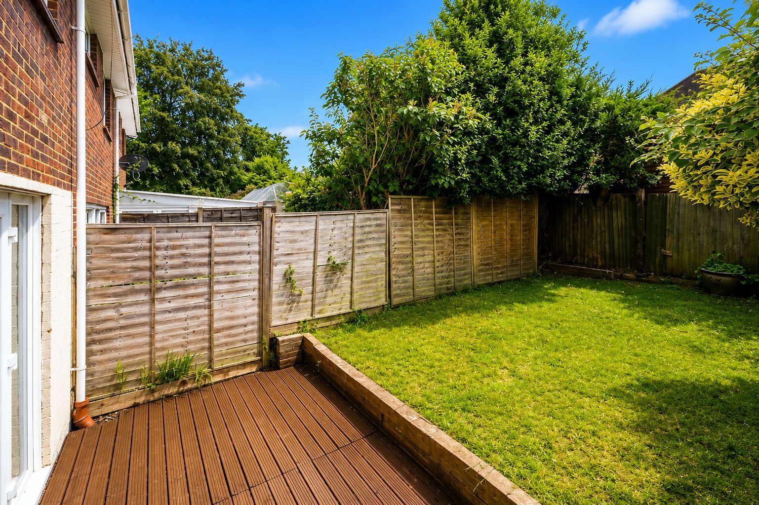 3 bed end of terrace house to rent in Choir Green, Knaphill, Woking, GU21  - Property Image 13