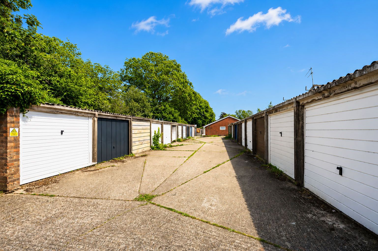 3 bed end of terrace house to rent in Choir Green, Knaphill, Woking, GU21  - Property Image 15