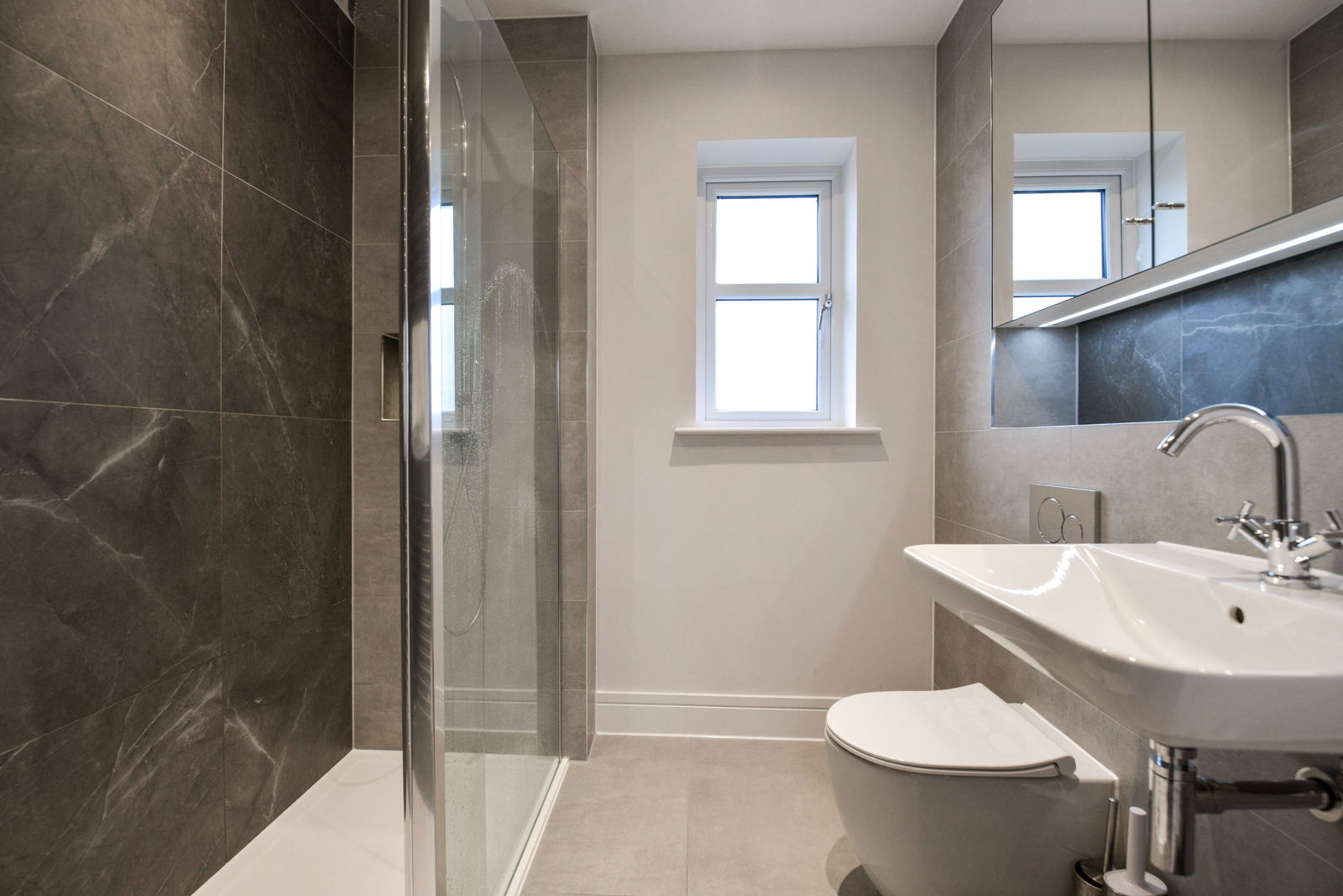 3 bed terraced house for sale in Consort Drive, Leatherhead  - Property Image 10