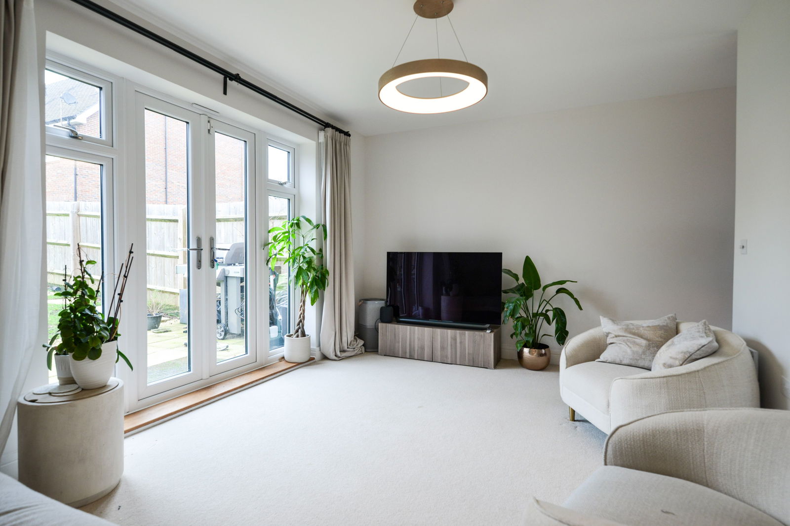 3 bed terraced house for sale in Consort Drive, Leatherhead  - Property Image 5