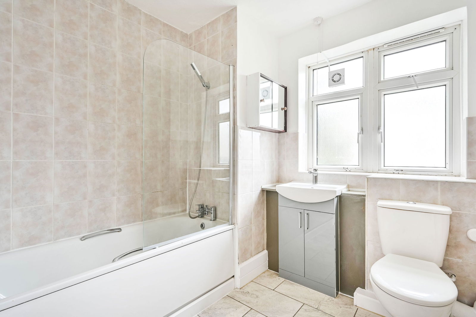 3 bed flat for sale in Kingsnympton Park, Kingston Upon Thames, KT2  - Property Image 8
