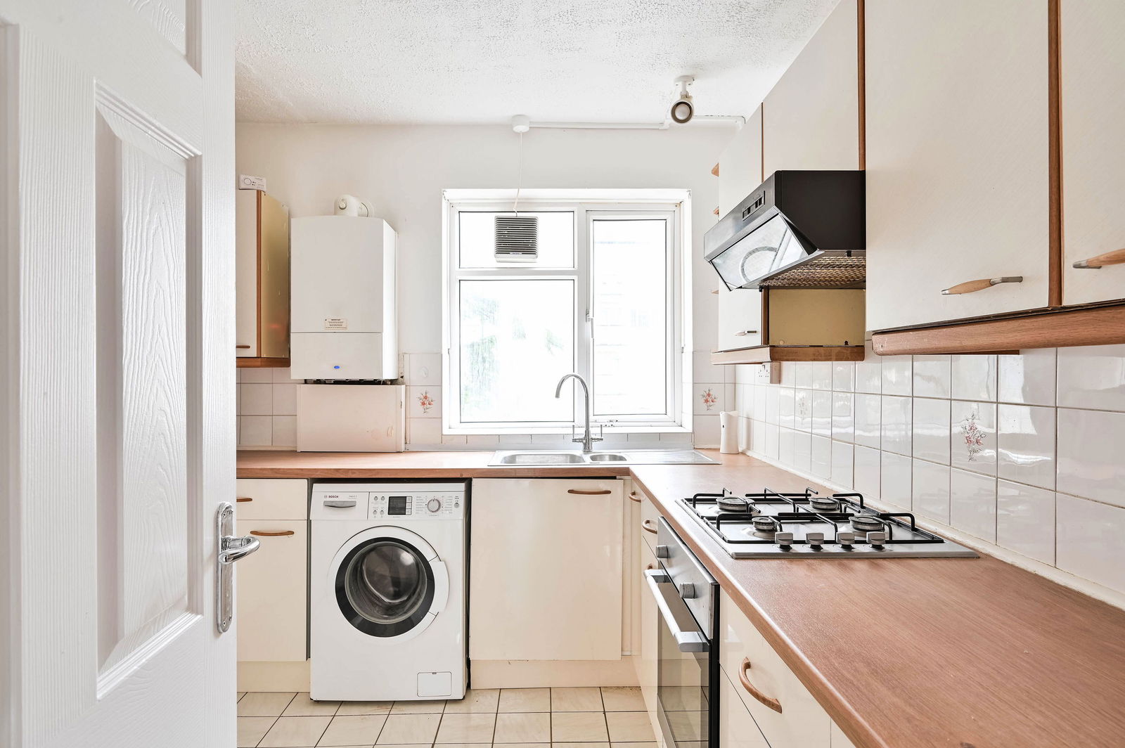 3 bed flat for sale in Kingsnympton Park, Kingston Upon Thames, KT2  - Property Image 5
