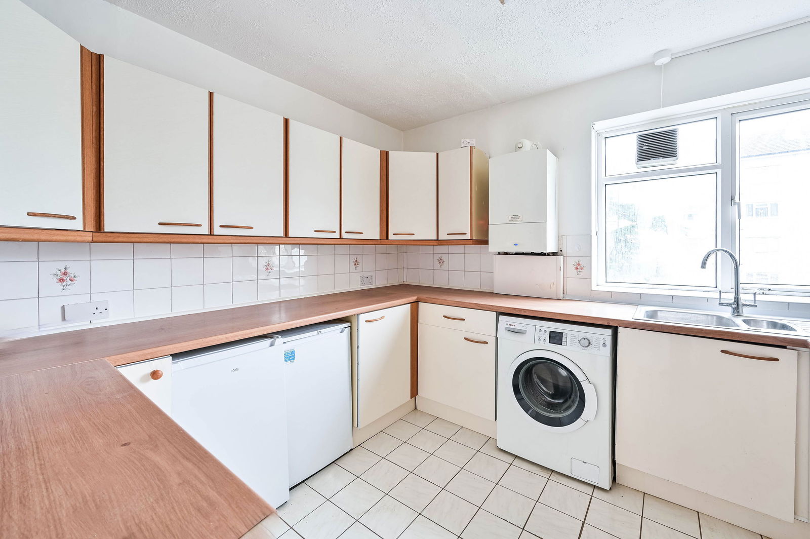 3 bed flat for sale in Kingsnympton Park, Kingston Upon Thames, KT2  - Property Image 6
