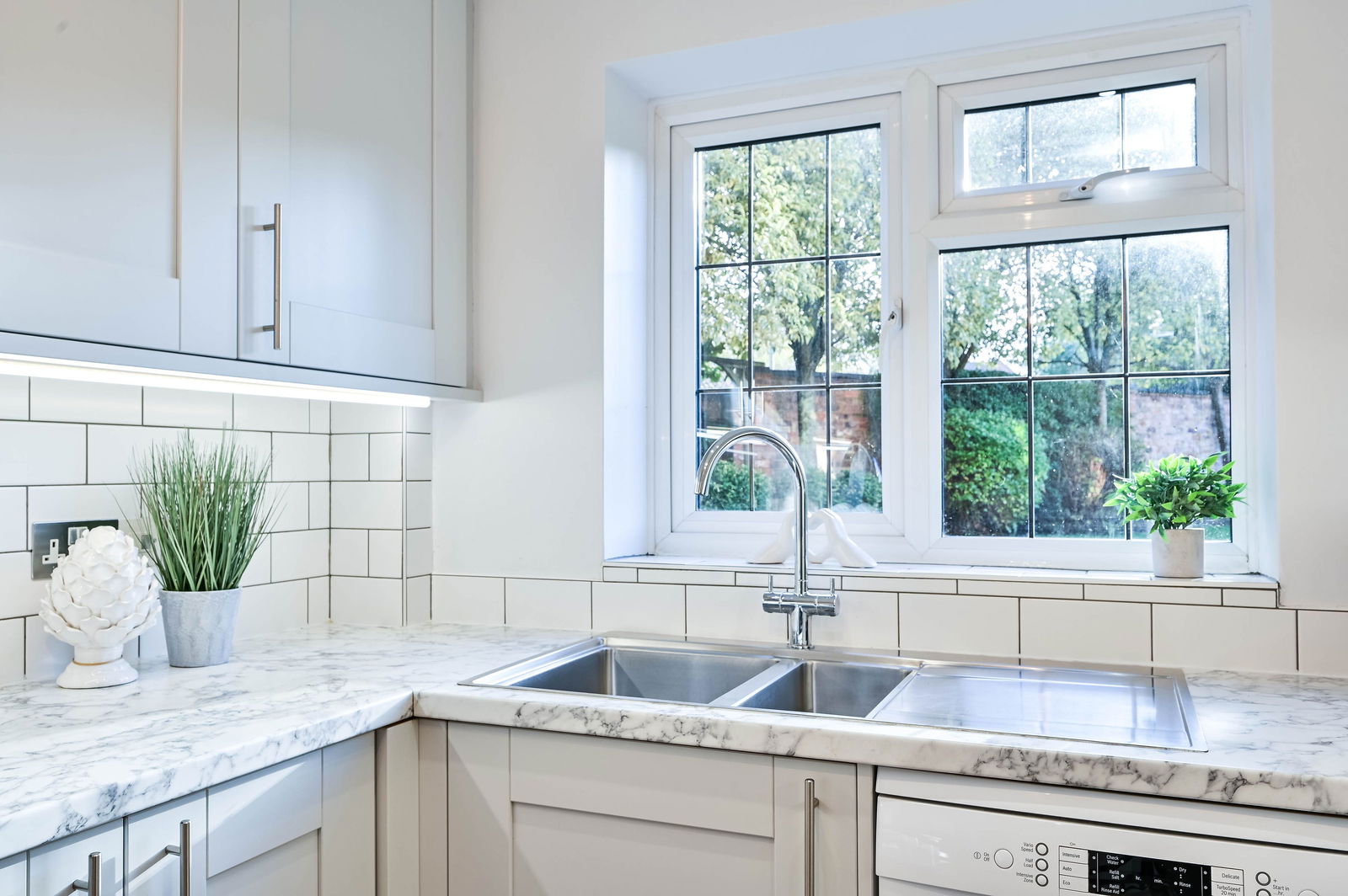 4 bed detached house for sale in Ashwood Park, Leatherhead  - Property Image 5