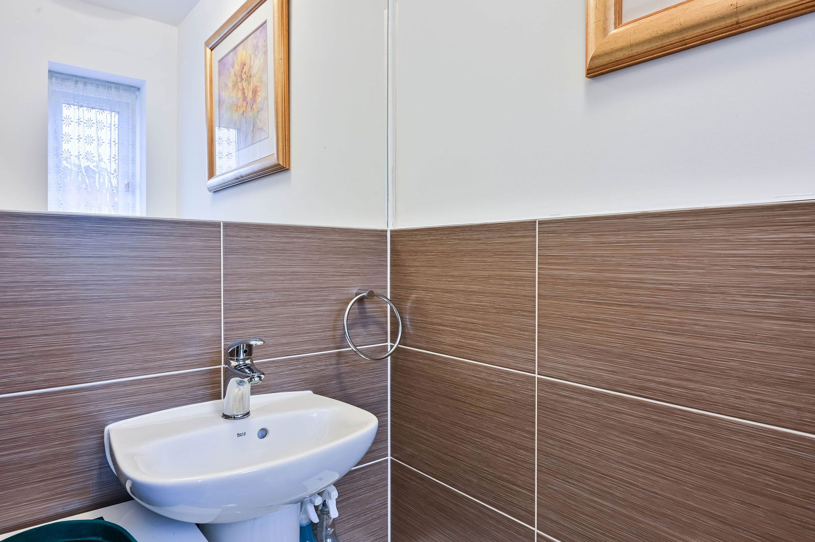 4 bed town house for sale in Raynham Close, Guildford 21