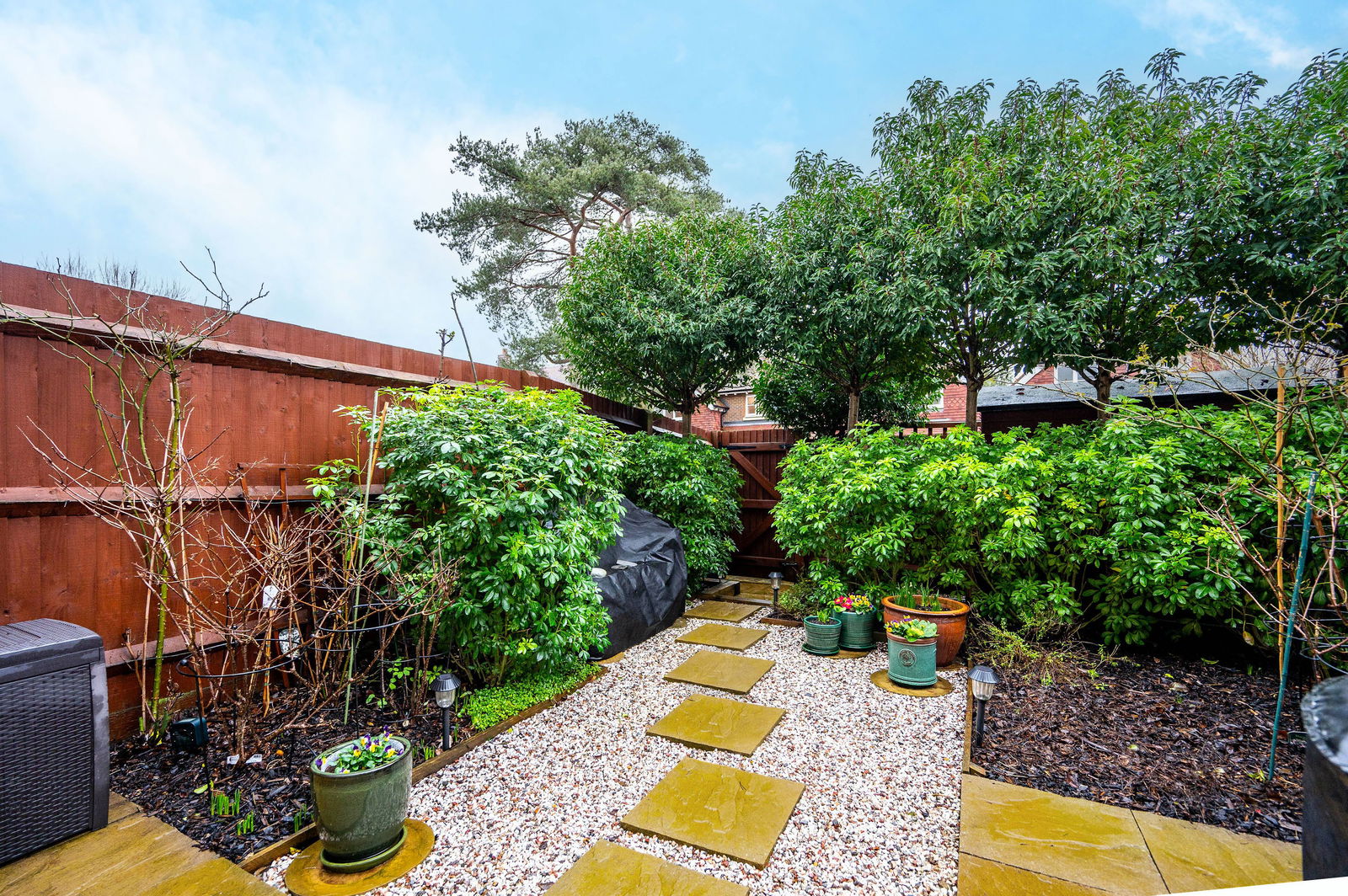 4 bed town house for sale in Raynham Close, Guildford  - Property Image 4