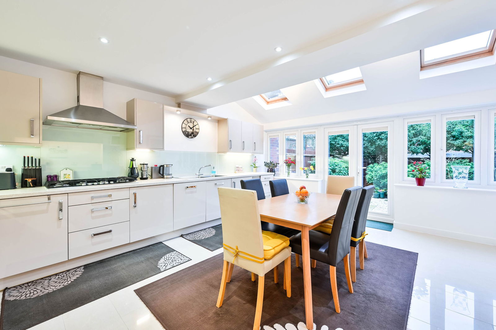 4 bed town house for sale in Raynham Close, Guildford 5