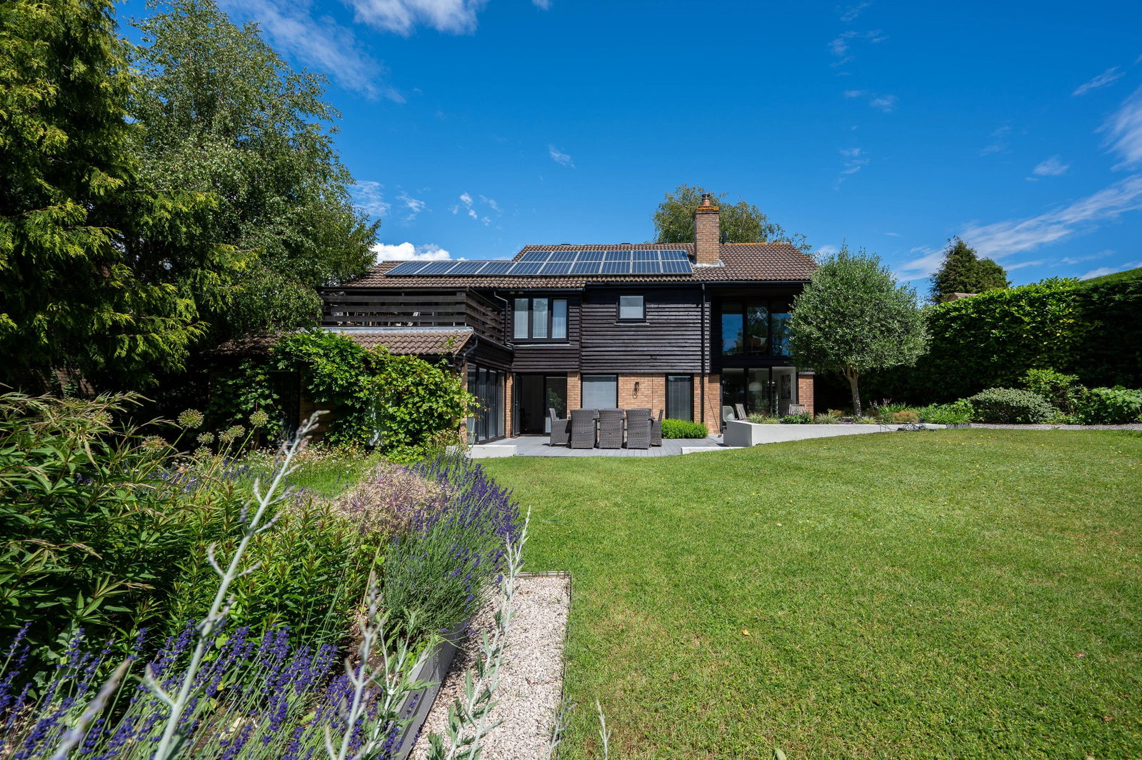 4 bed detached house to rent in Heymede, Leatherhead, KT22  - Property Image 1