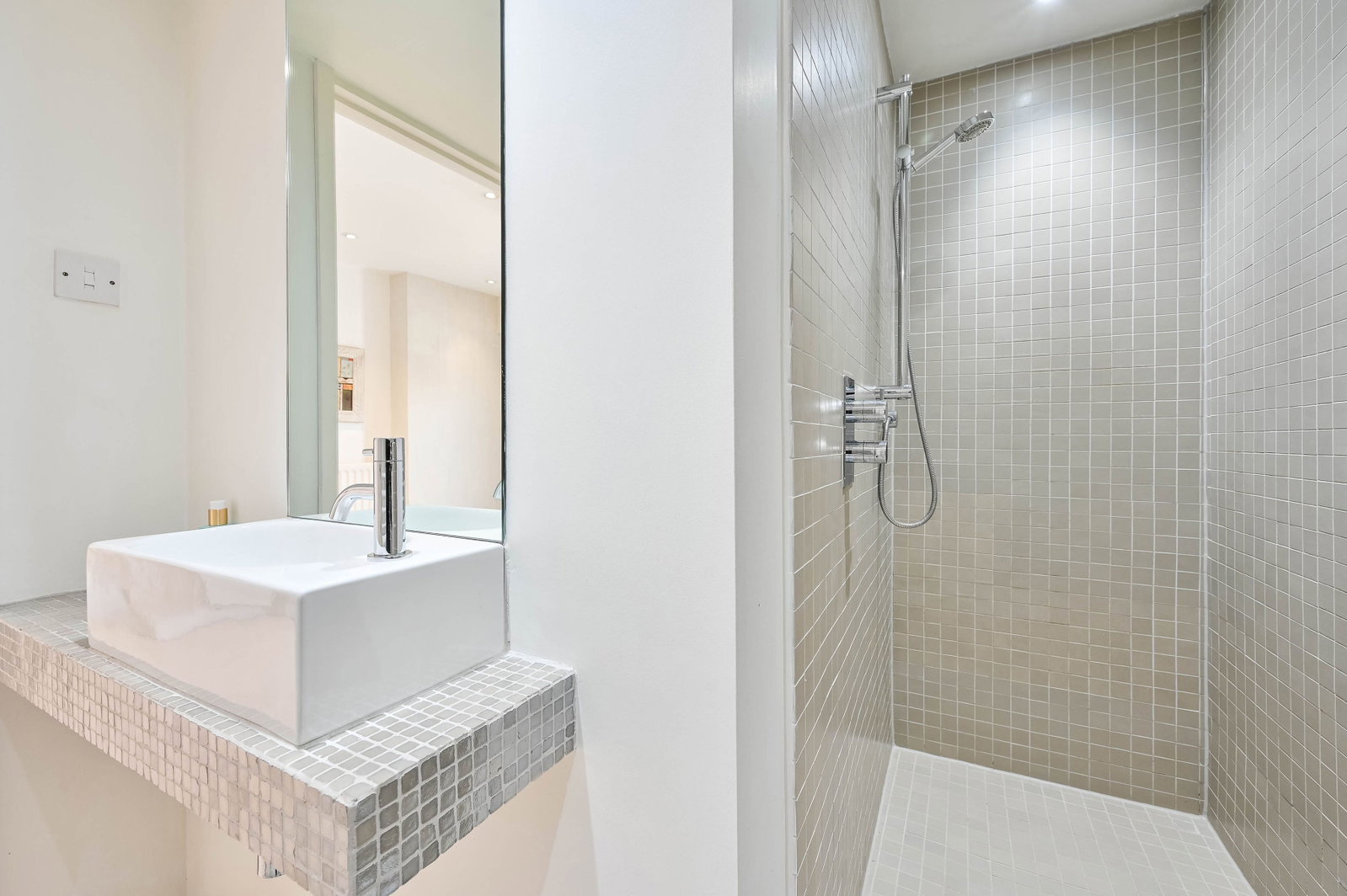 4 bed detached house to rent in Heymede, Leatherhead, KT22  - Property Image 18