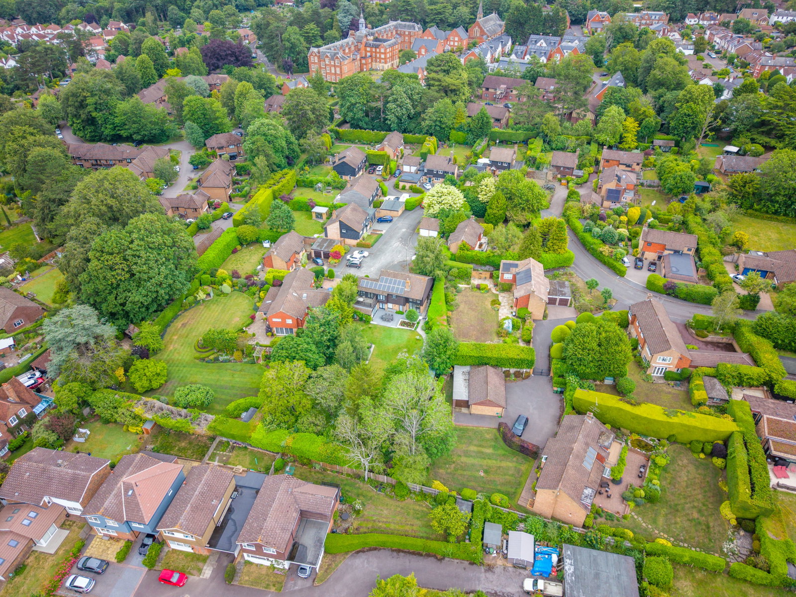 4 bed detached house to rent in Heymede, Leatherhead, KT22  - Property Image 35