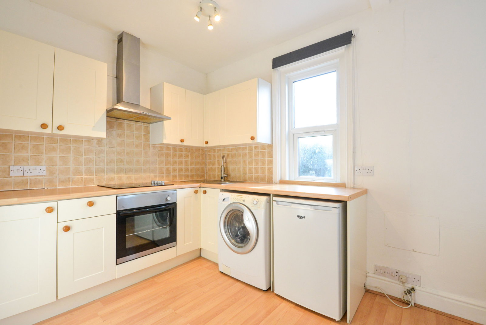 Studio flat to rent in York Road, Guildford, GU1  - Property Image 3