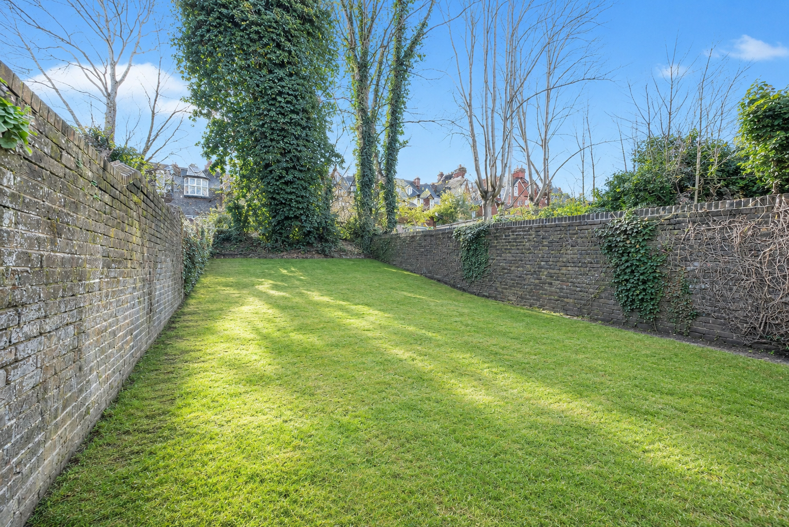 Studio flat to rent in York Road, Guildford, GU1  - Property Image 7