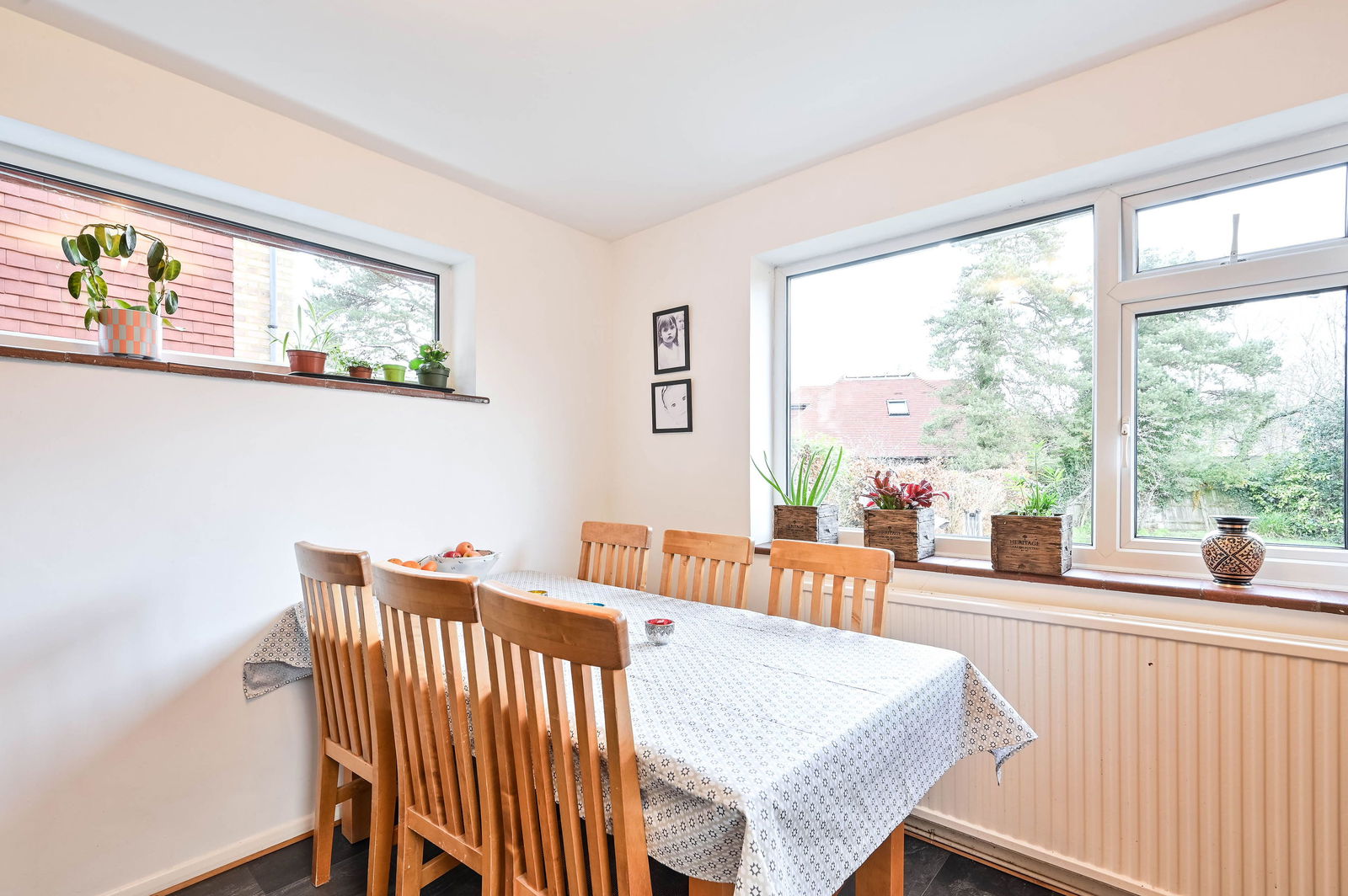 4 bed semi-detached house for sale in Burrows Close, Great Bookham  - Property Image 6