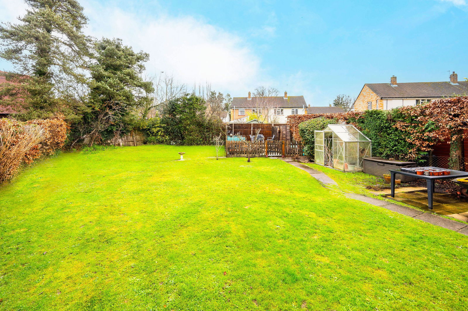 4 bed semi-detached house for sale in Burrows Close, Great Bookham  - Property Image 17