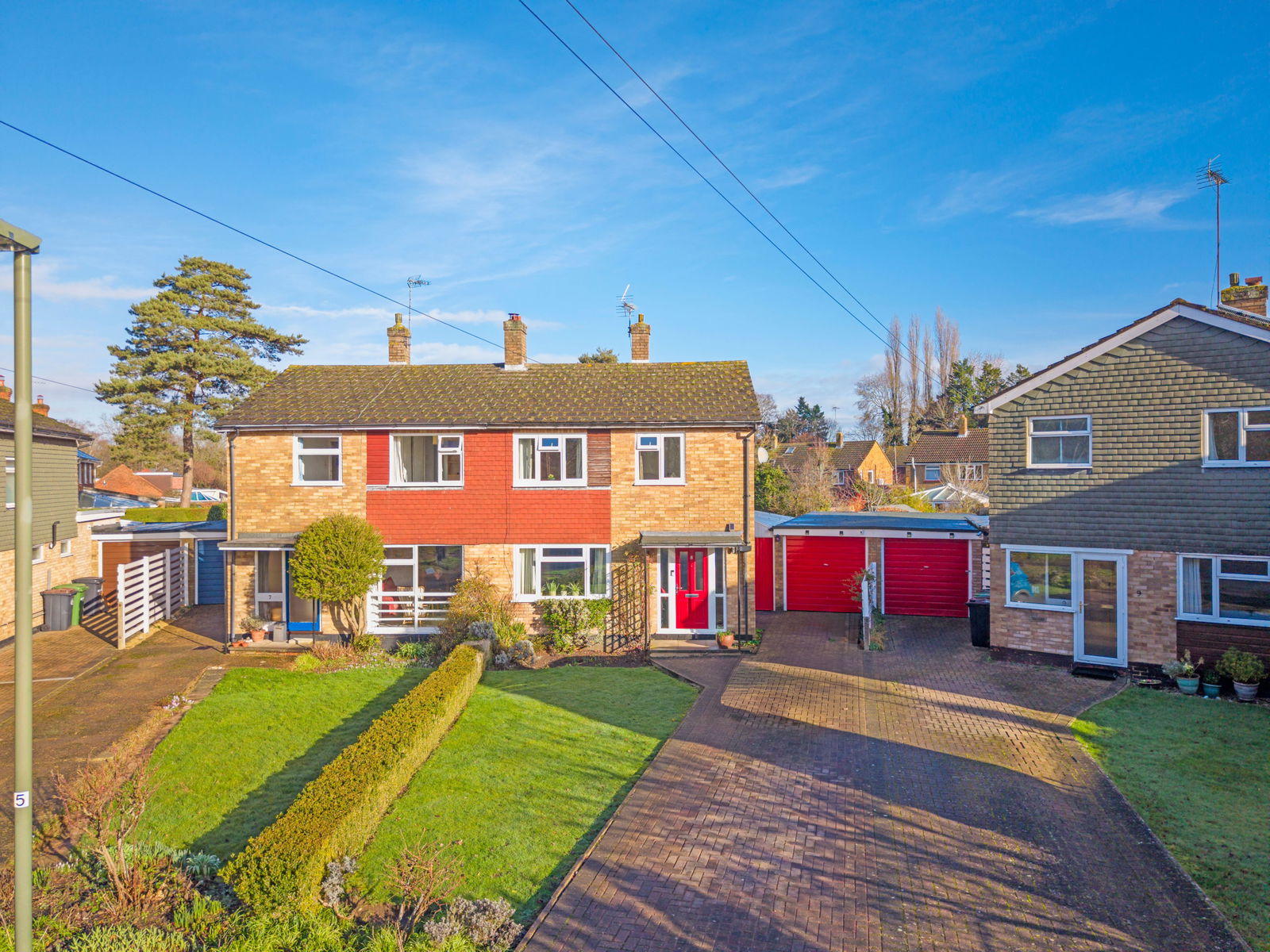 4 bed semi-detached house for sale in Burrows Close, Great Bookham - Property Image 1