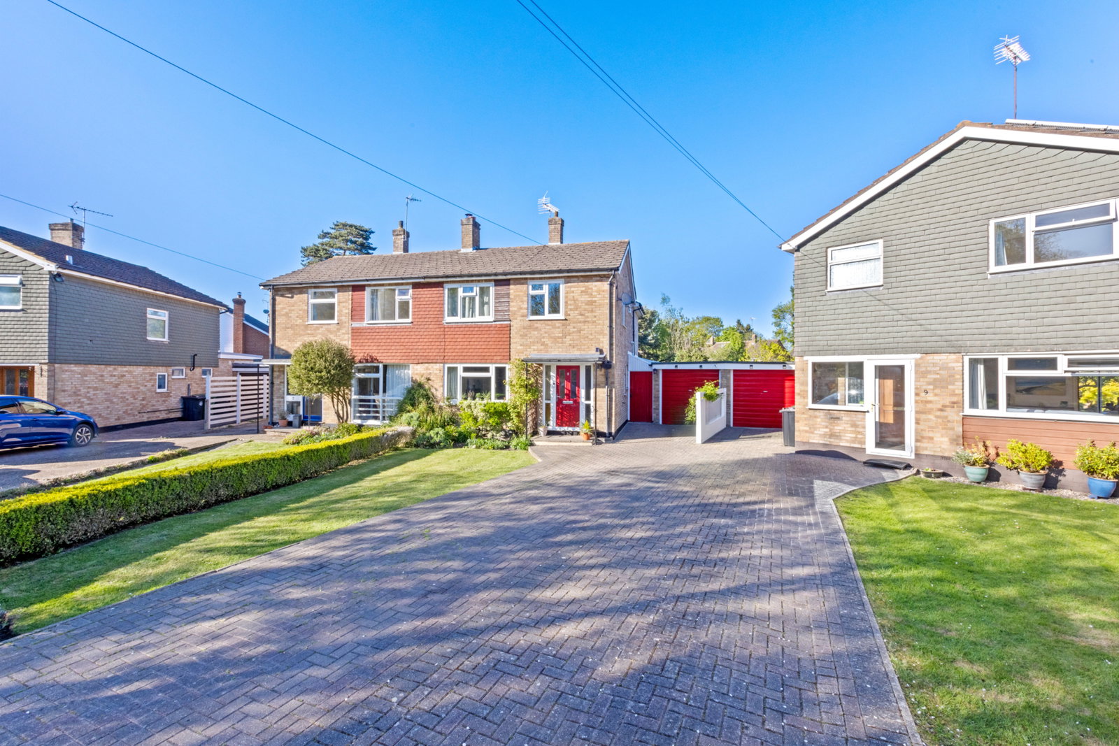 4 bed semi-detached house for sale in Burrows Close, Bookham