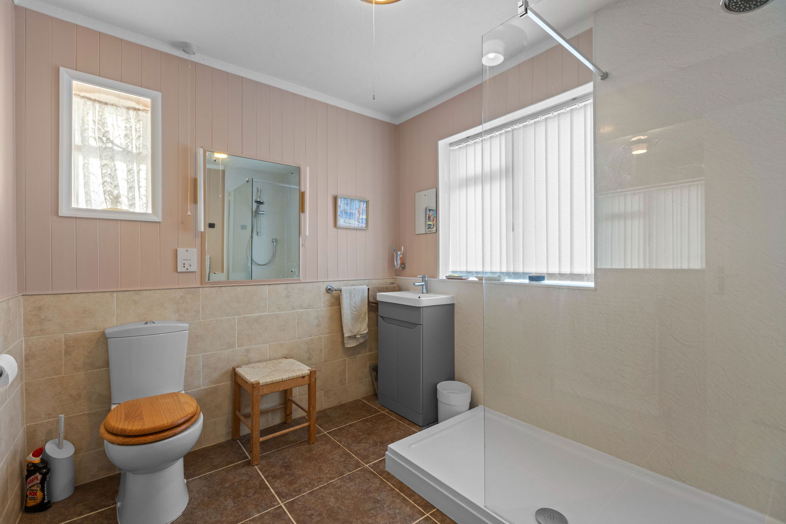 3 bed detached house for sale in The Lorne, Leatherhead  - Property Image 17