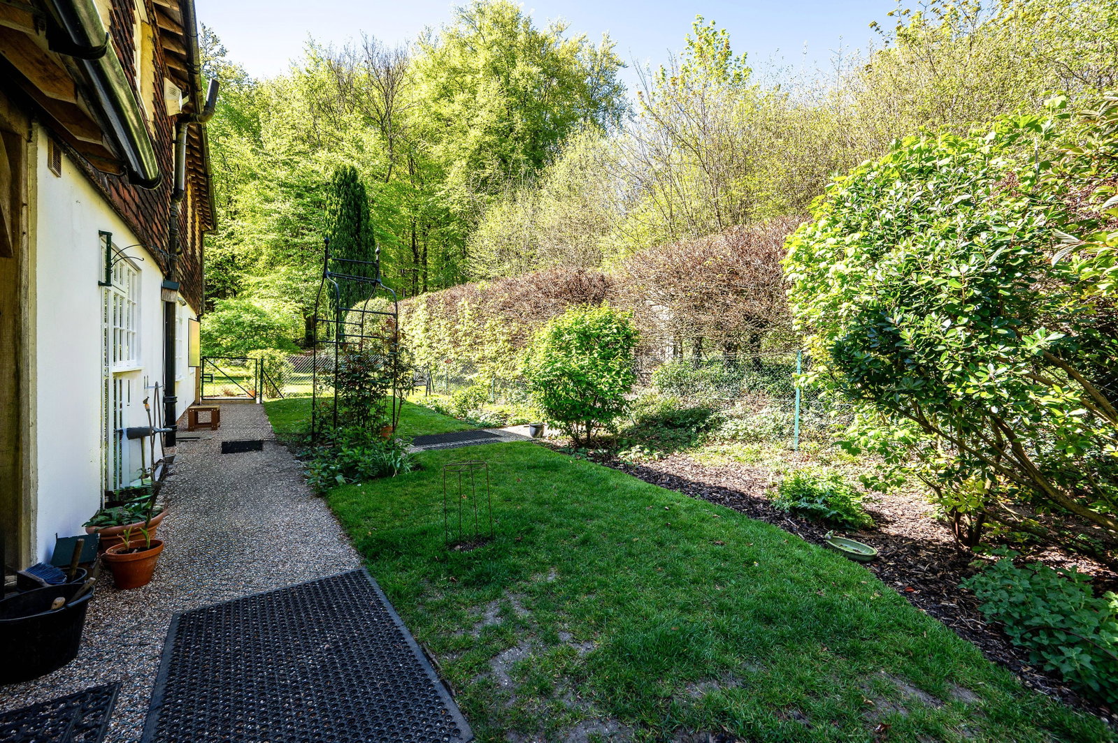 5 bed detached house to rent in Honeysuckle Bottom, East Horsley  - Property Image 31