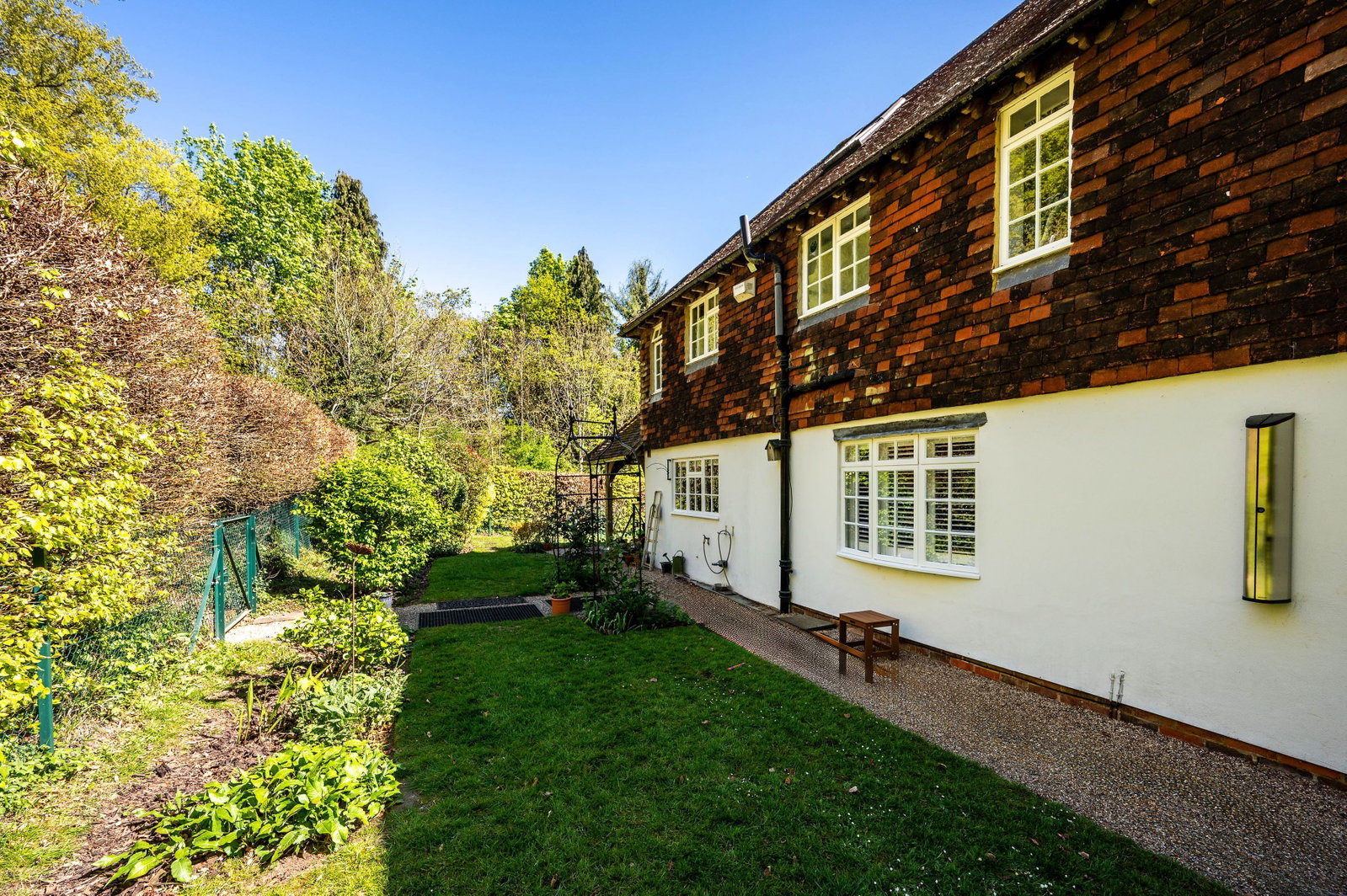 5 bed detached house to rent in Honeysuckle Bottom, East Horsley  - Property Image 32