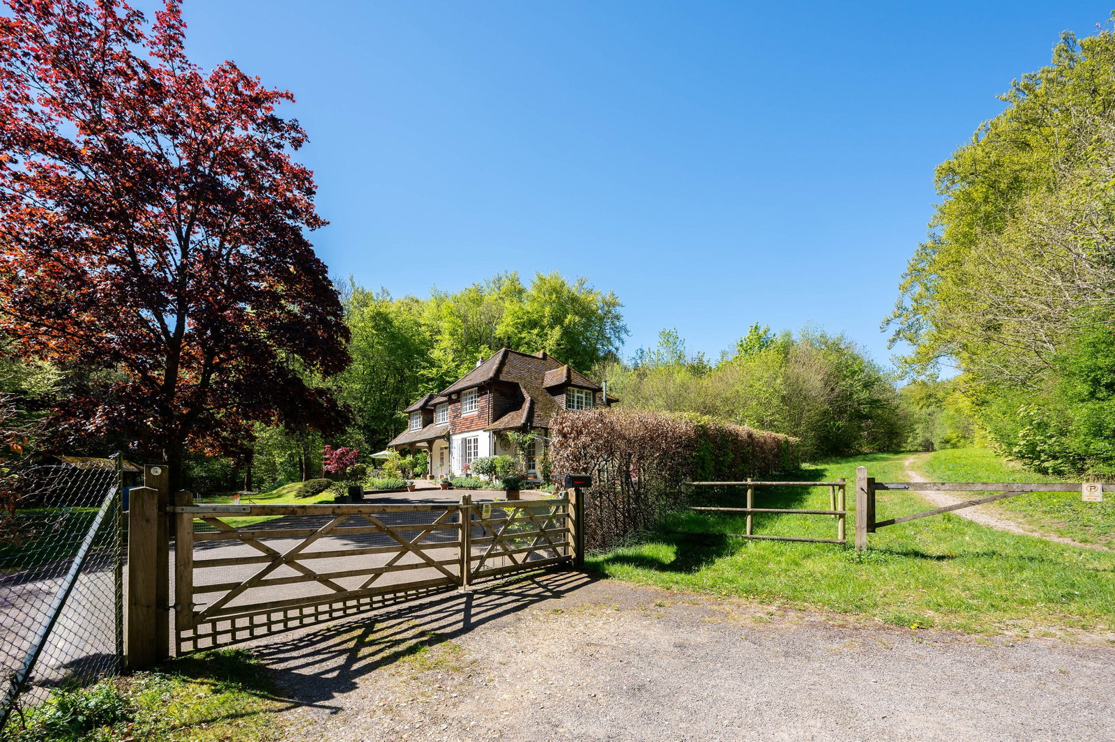 5 bed detached house to rent in Honeysuckle Bottom, East Horsley  - Property Image 35